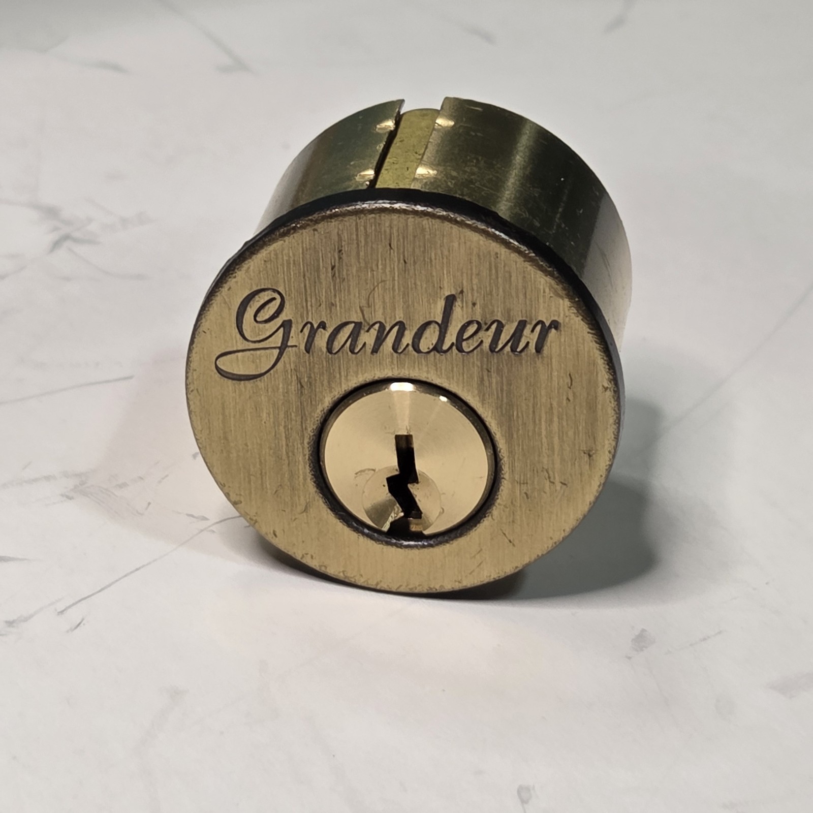 Grandeur Windsor CR7W-60-ESC Entry Door Lever Set Antique Brass AB RH w Deadbolt