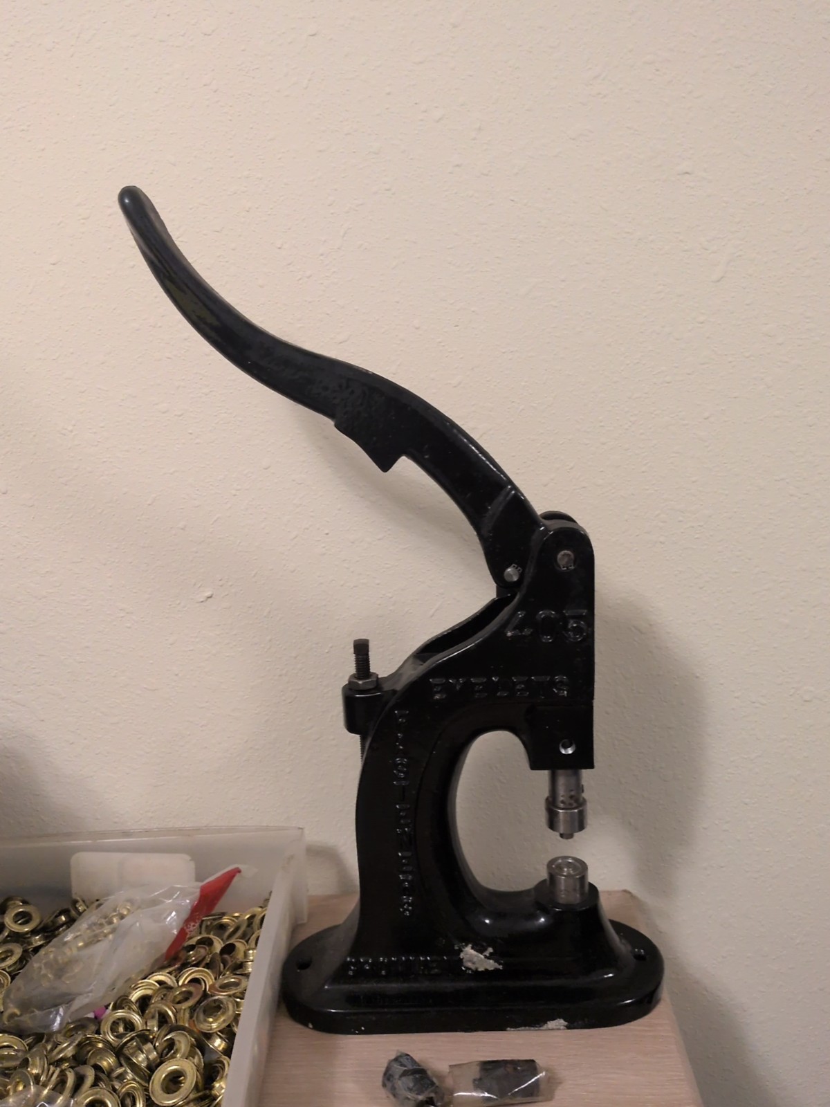 Stimpson 405 Grommet Press-with Gold Colored Grommets