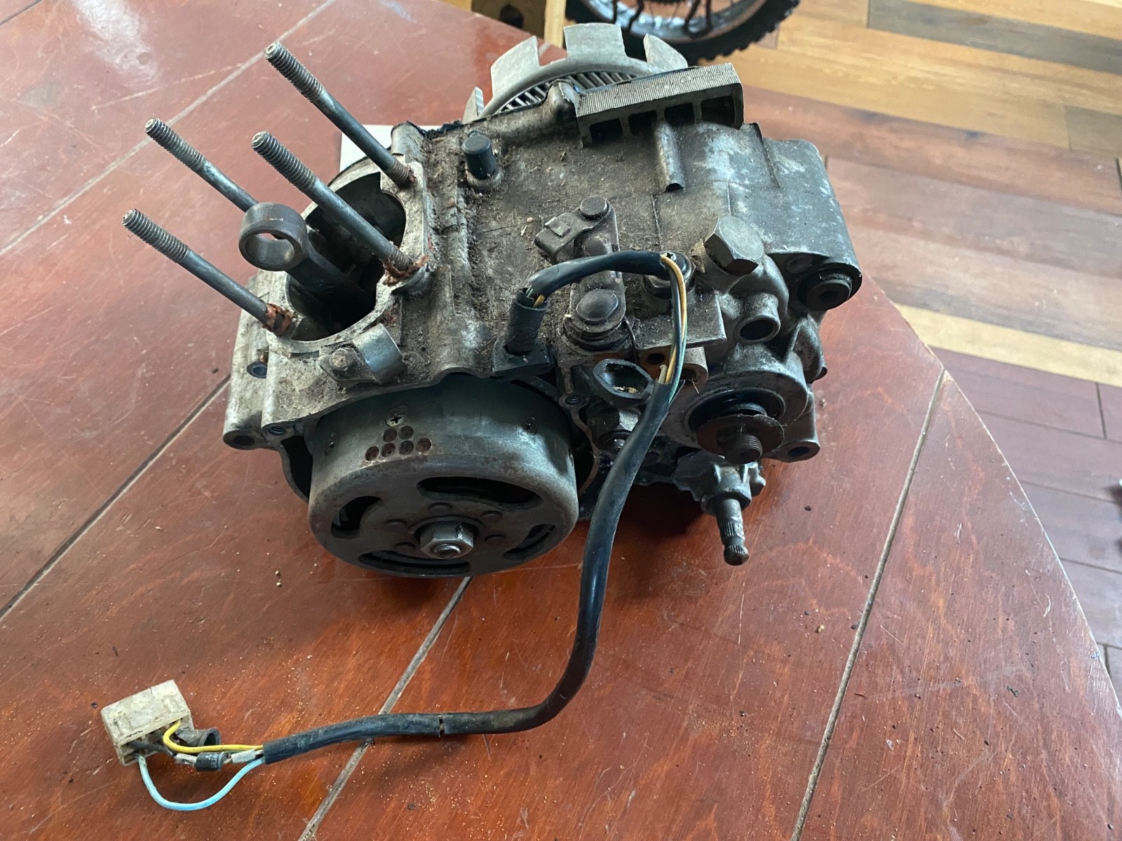 1974 Yamaha DT100 (437 VIN) Engine Bottom End Crank Case Transmission Crankshaft