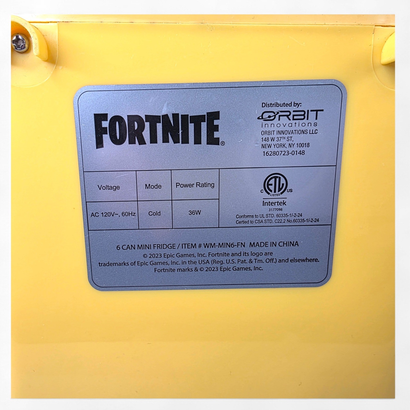 Fortnite Peely Nana Nana 6 Can Mini Fridge Yellow Portable Cooler WM-MIN6-FN