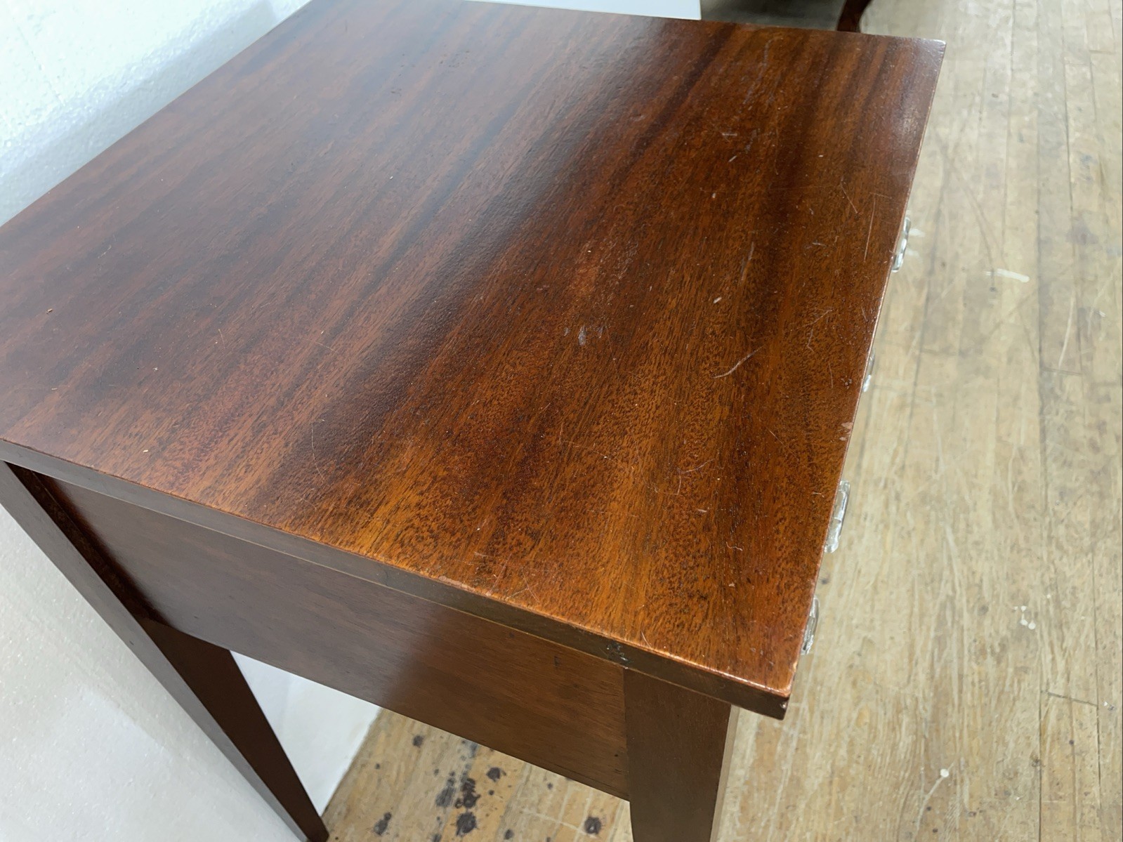 Vintage Mahogany 2 Drawer Table Nightstand lamp stand Glass knobs