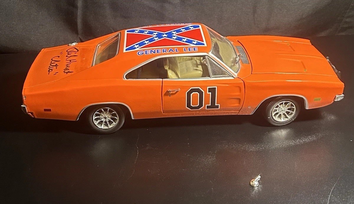 The Dukes Of Hazzard 1:18 General Lee Signed Autographed By Rick Hurst Cletus