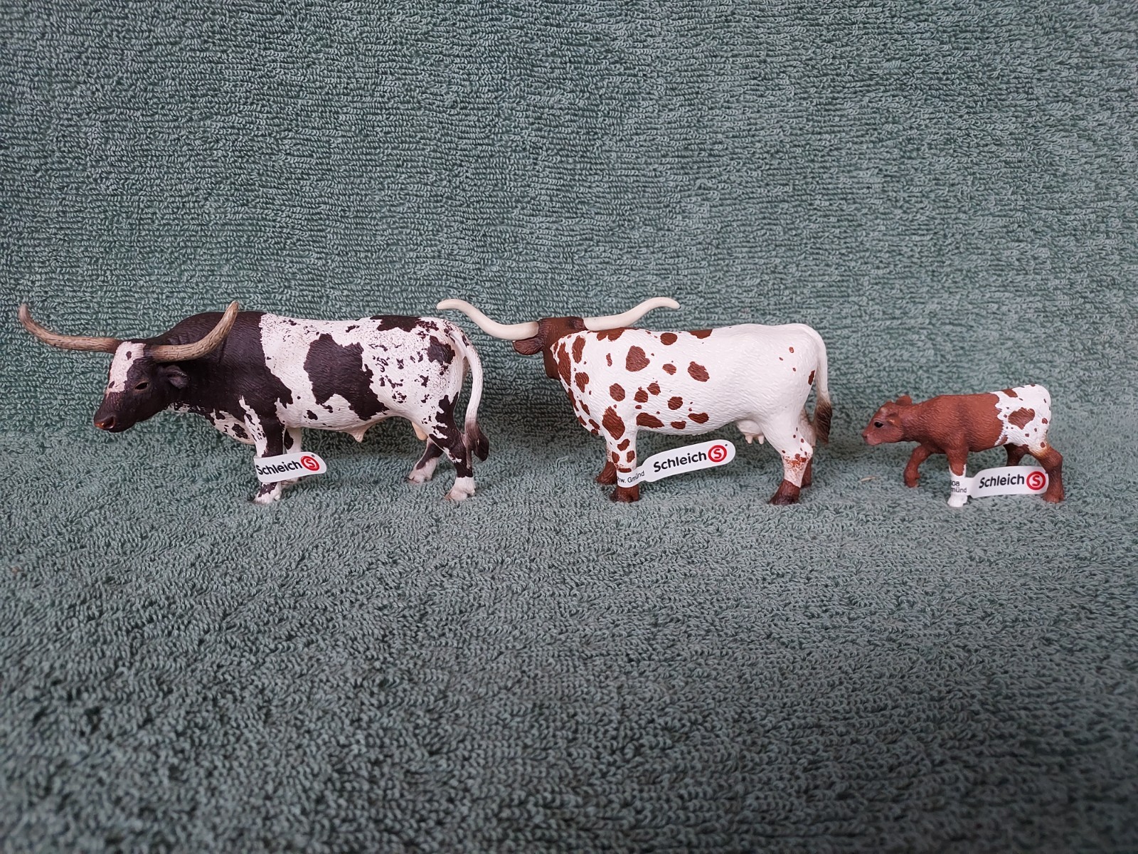 Rare Retired Schleich Longhorn Bull, Cow & Calf w/tags 13721, 13684, 13685