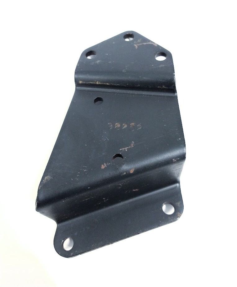 Crusader PCM 98252, Oil Header Bracket, OEM