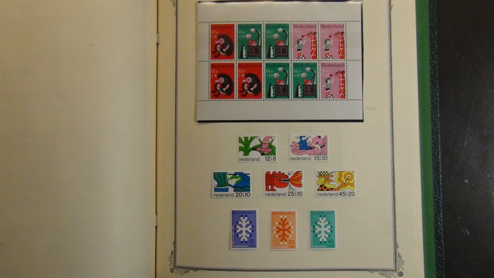 Stampsweis Netherlands collection on Scott Specialty album pages est 1000 to '72