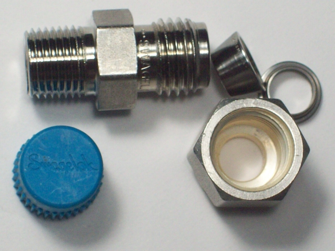 1- Swagelok Stainless Steel Connector Fitting, 1/4" Tube x 1/8" MNPT, SS-400-1-2