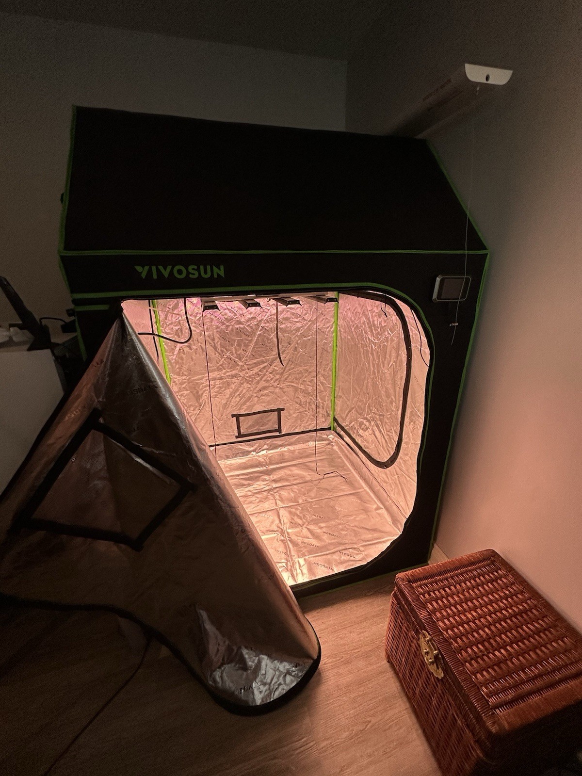 VIVOSUN 4x4 Grow Tent with Lights & Accessories, Black, Used
