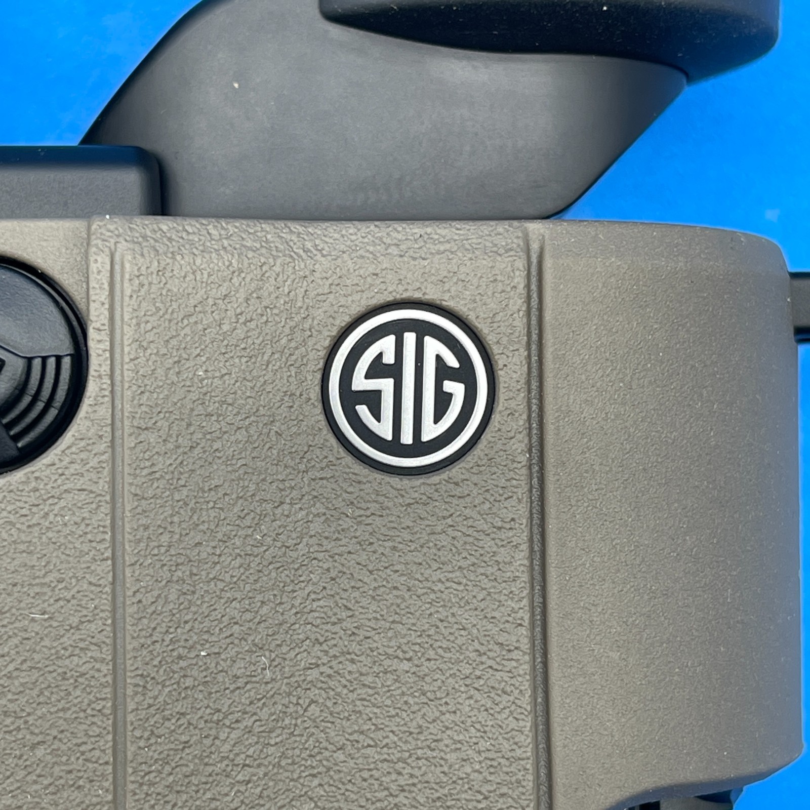 Sig Sauer ZULU6 HDX 10x30mm OIS Image Stabilized Binoculars FDE - SOZ6WP10