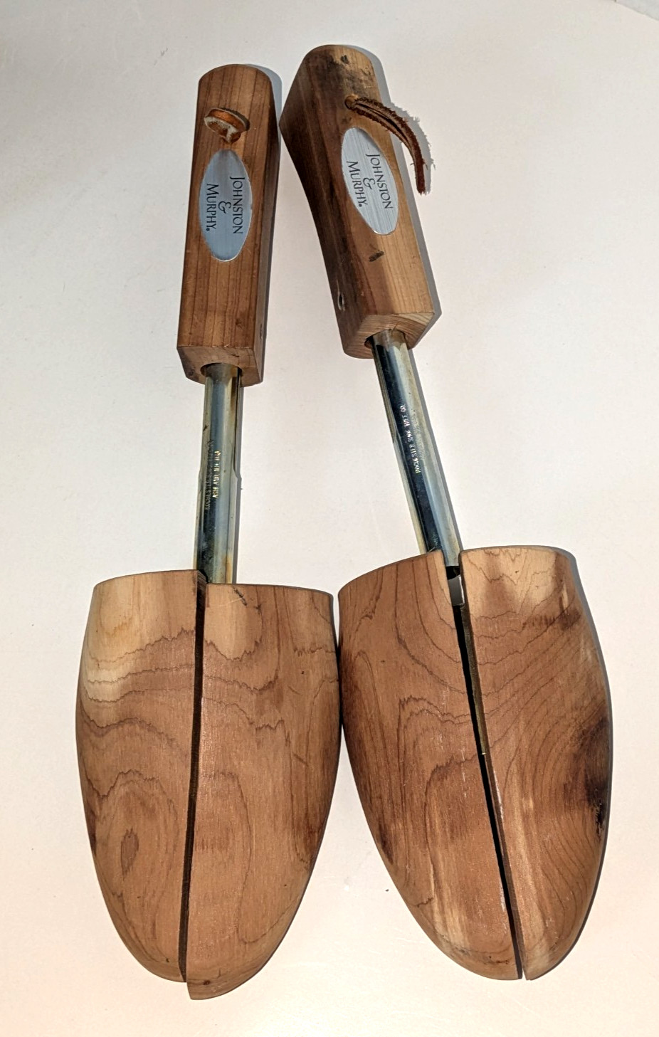 Johnston & Murphy Adjustable Solid Cedar Shoe Tree Men's ~ Medium ~ One Pair