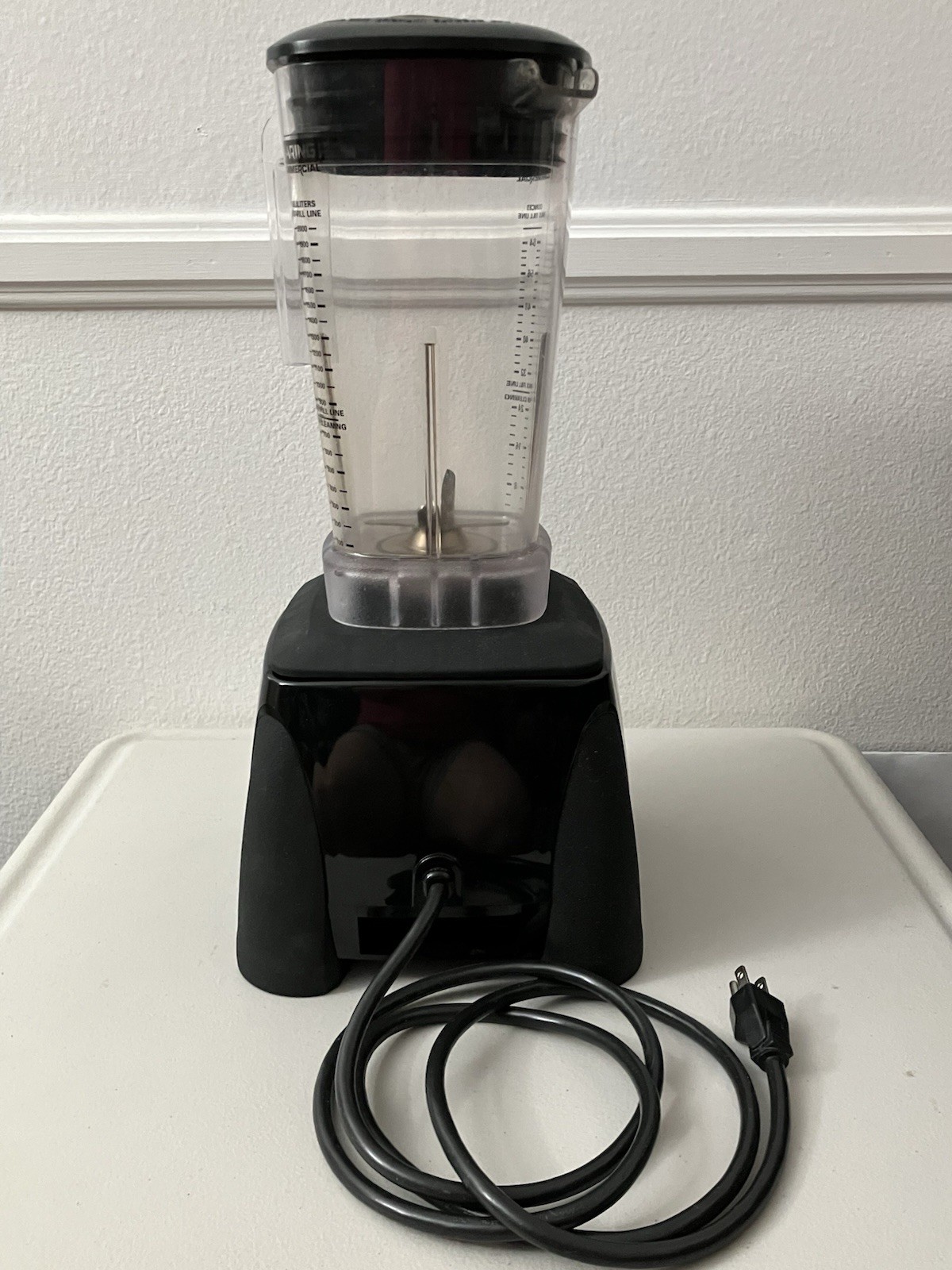Waring MX1050XTX Xtreme High-Power Blender with 64 Oz Lightly Used
