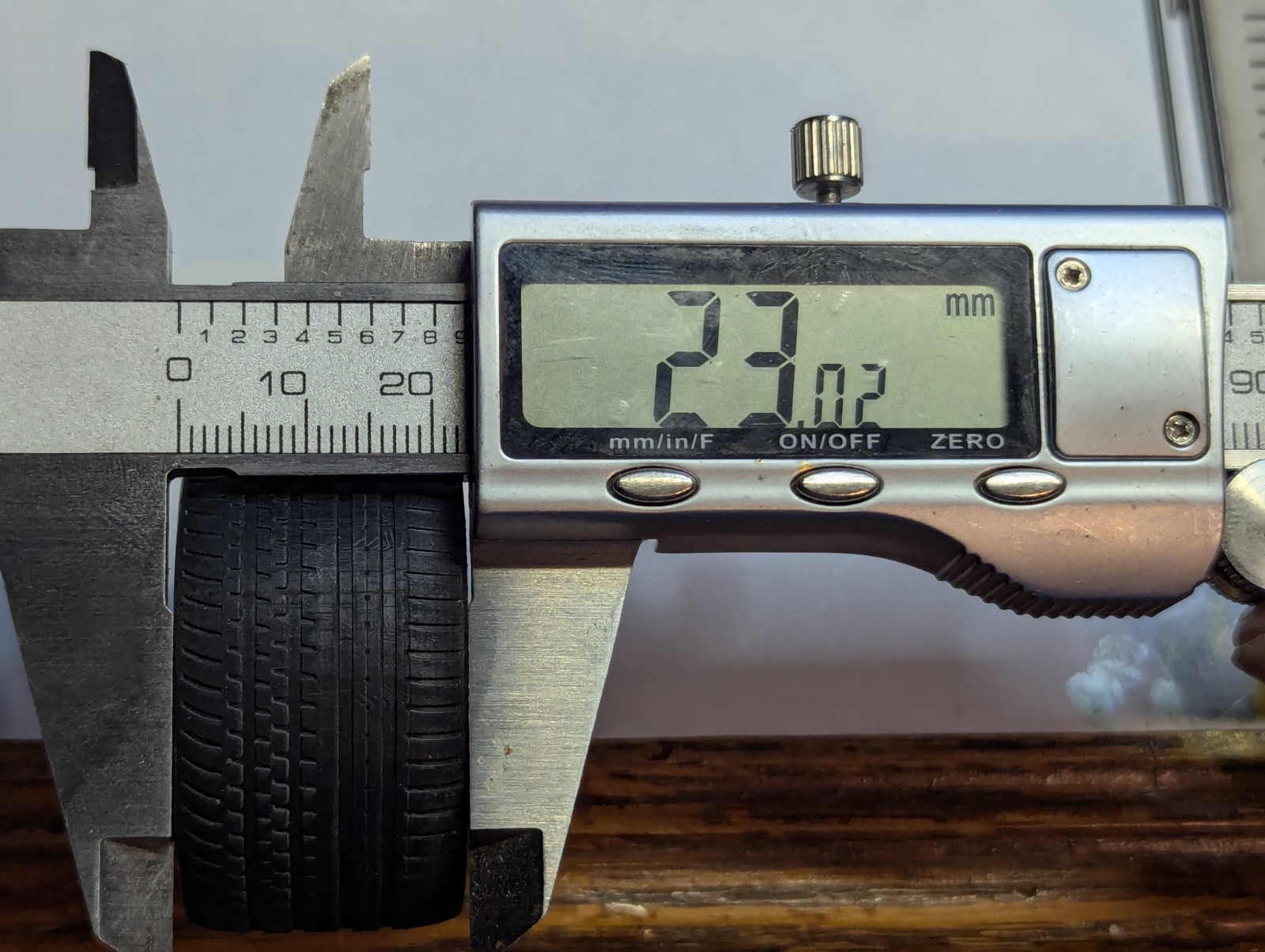 1/18 scale 3d printed tires and wheels (Chrome)