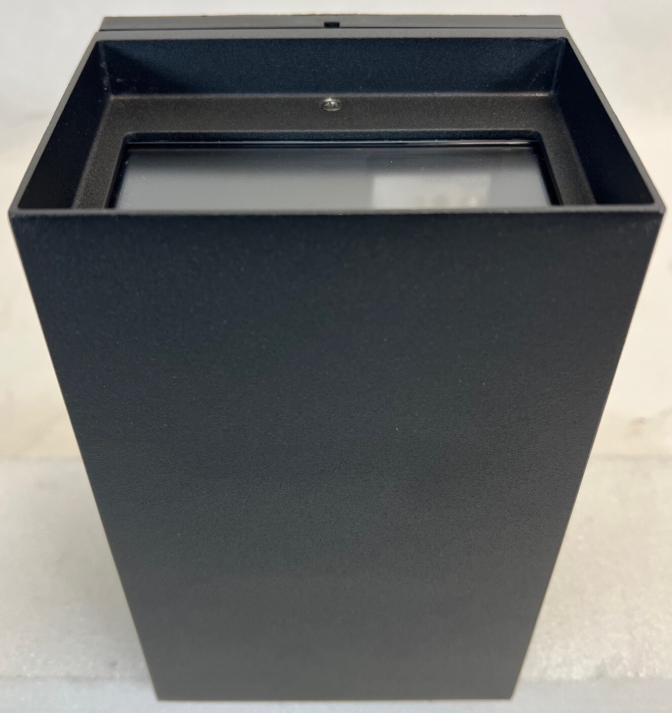 Philips Hue Resonate White & Color Ambiance Outdoor Wall LED Wall Light-Used