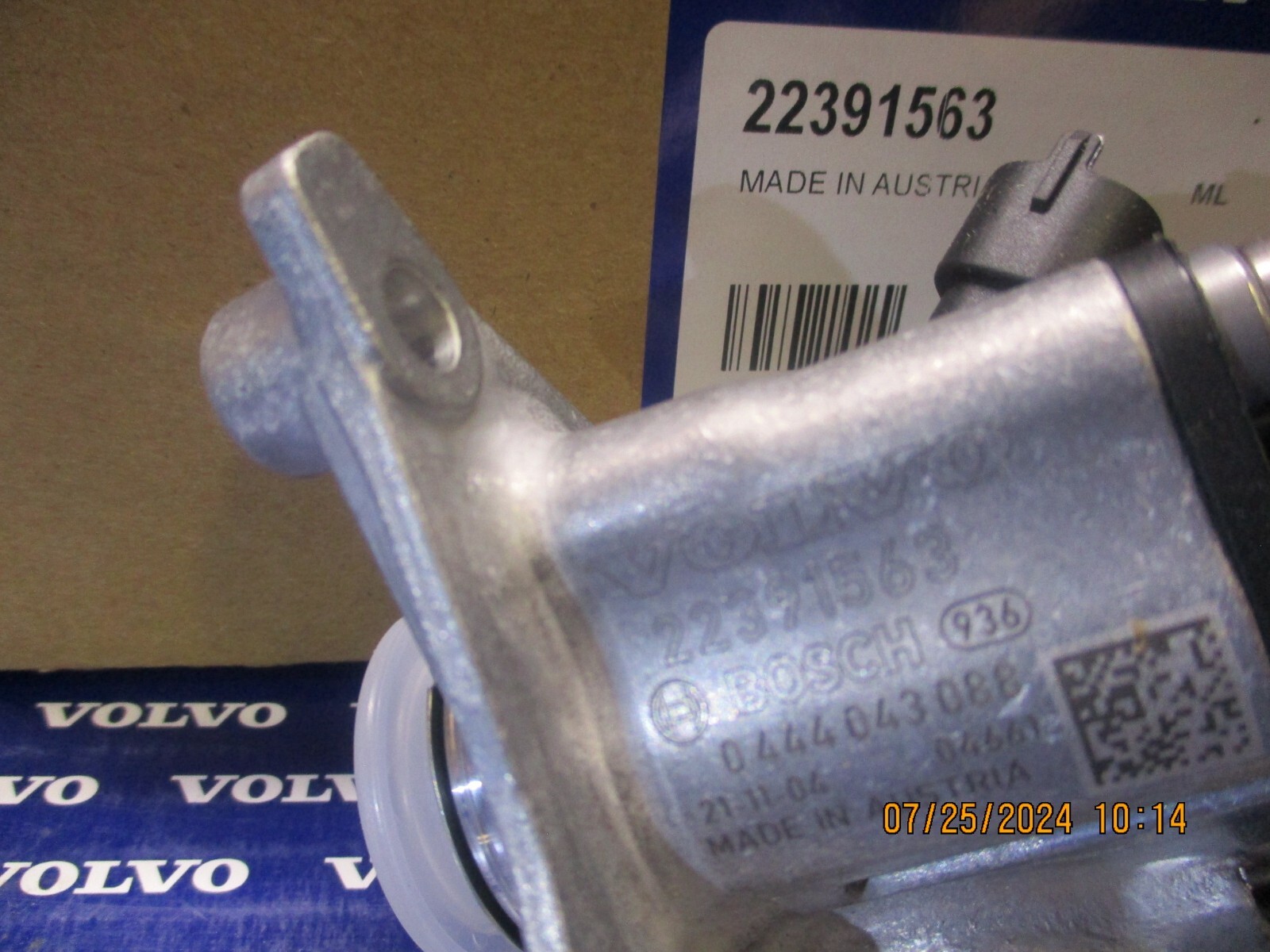 NEW 100% Genuine OEM Volvo Mack DEF Dosing Unit 22391563 22391565