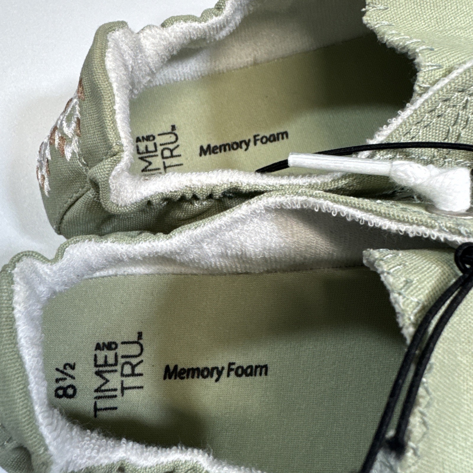 Time & Tru Sage Scrunch Back Memory Foam Woman's Sneakers Slip-on with Laces