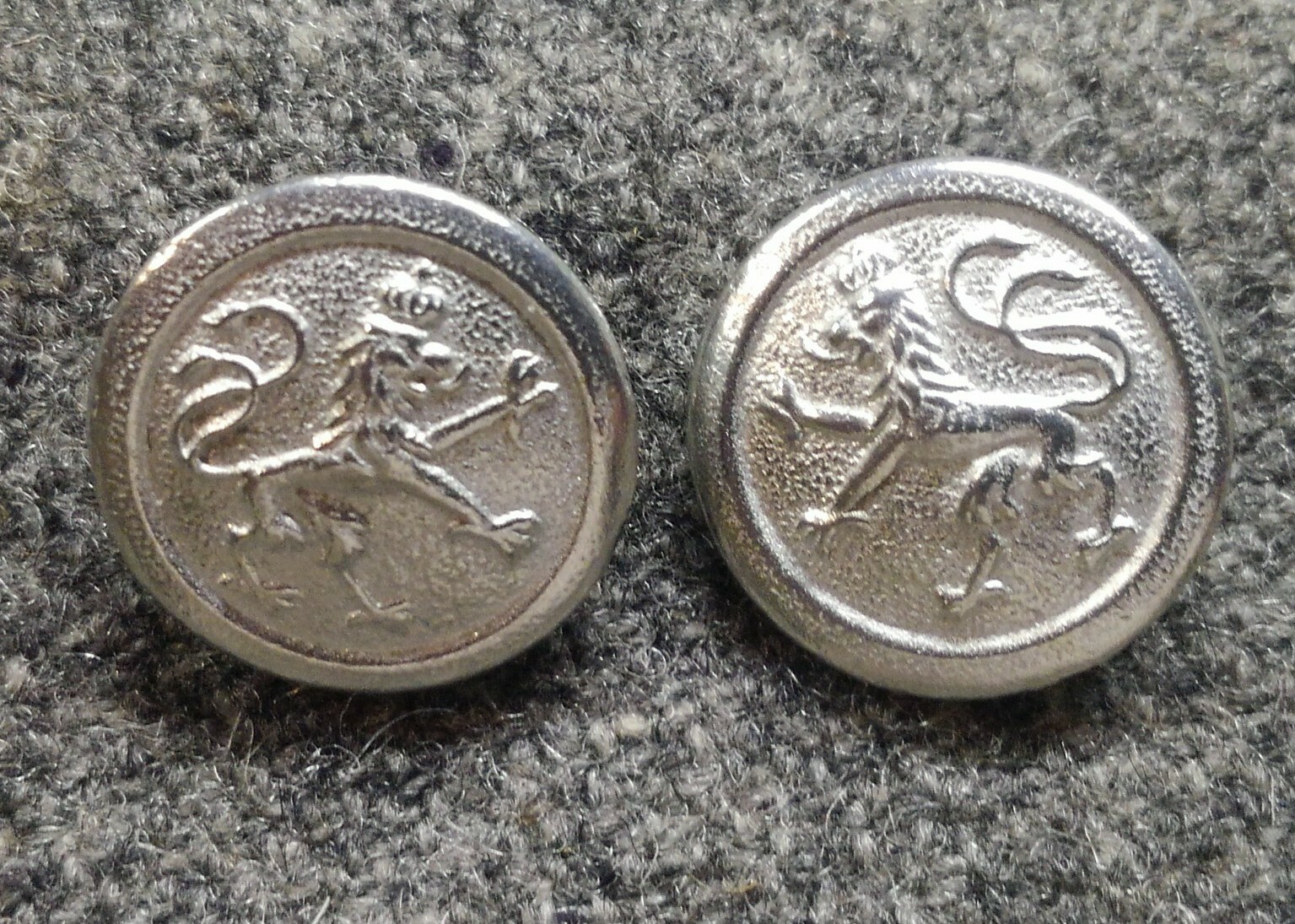 WWI German Bavarian Buttons in silver, unpainted 18MM Lion buttons 1 pair