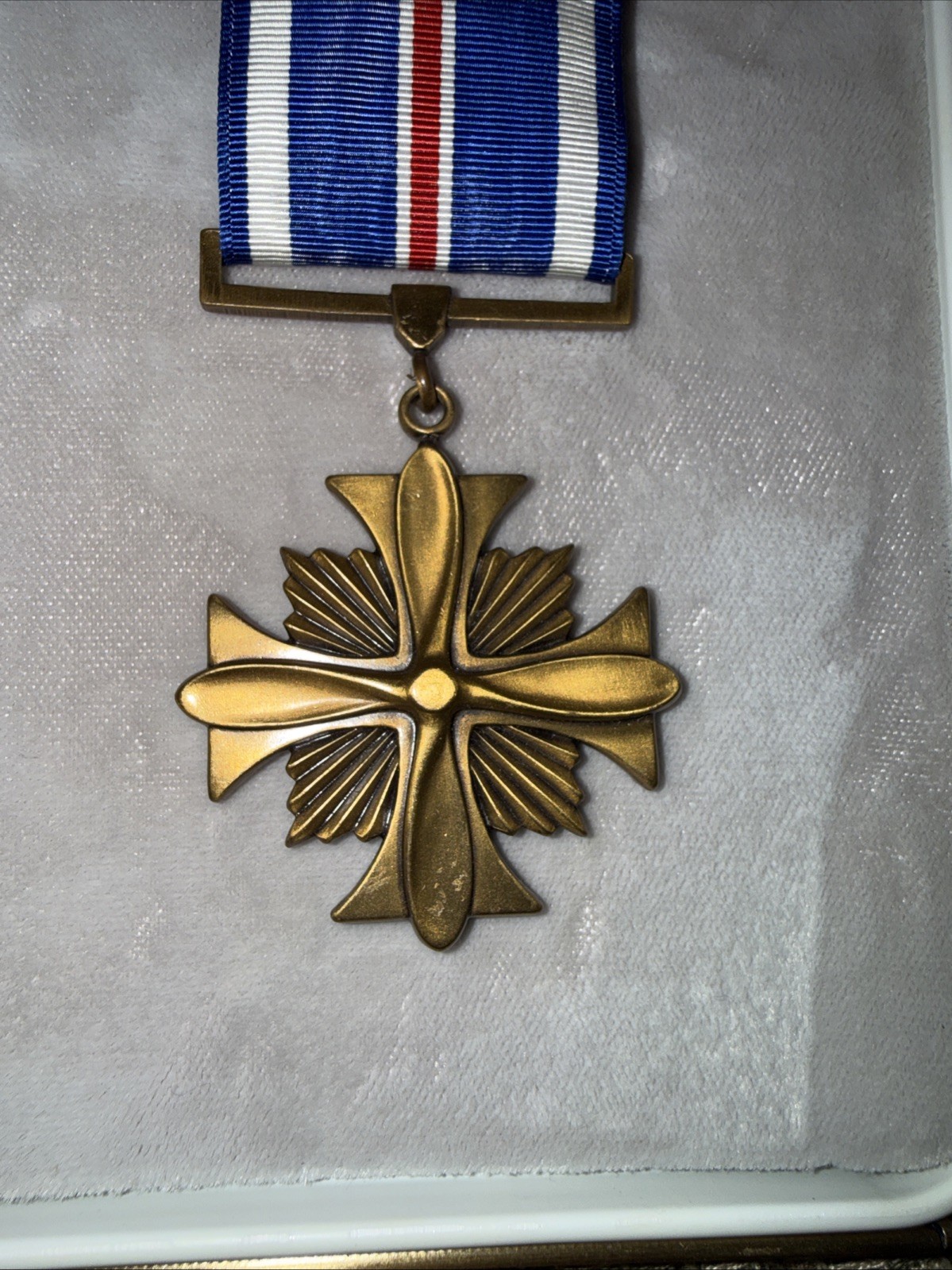 USAF Distinguished Flying Cross Medal with Coffin Case -medal & case only