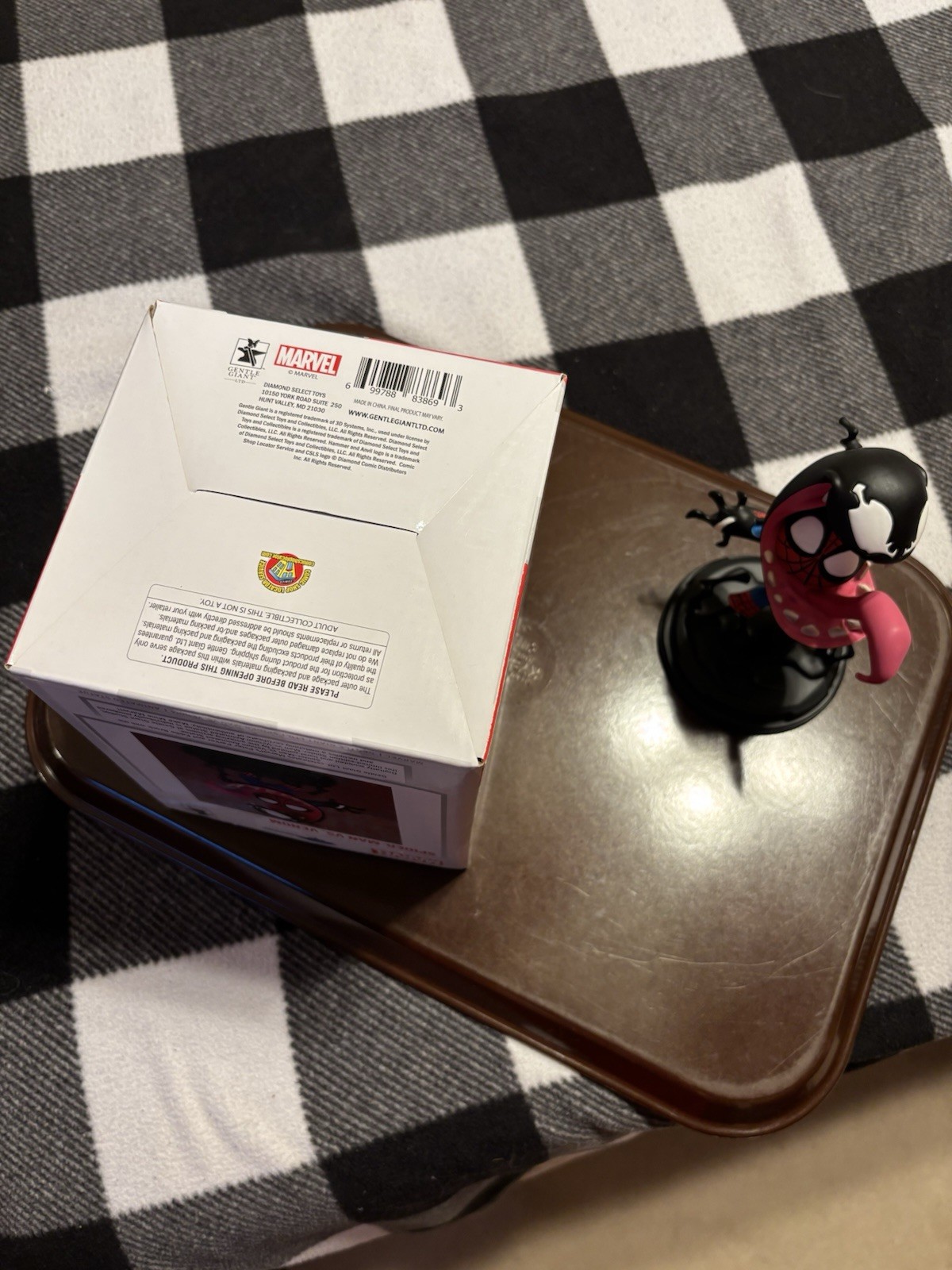 Gentle Giant Spiderman Vs Venom Animated Statue - Skottie Young Limited Edition