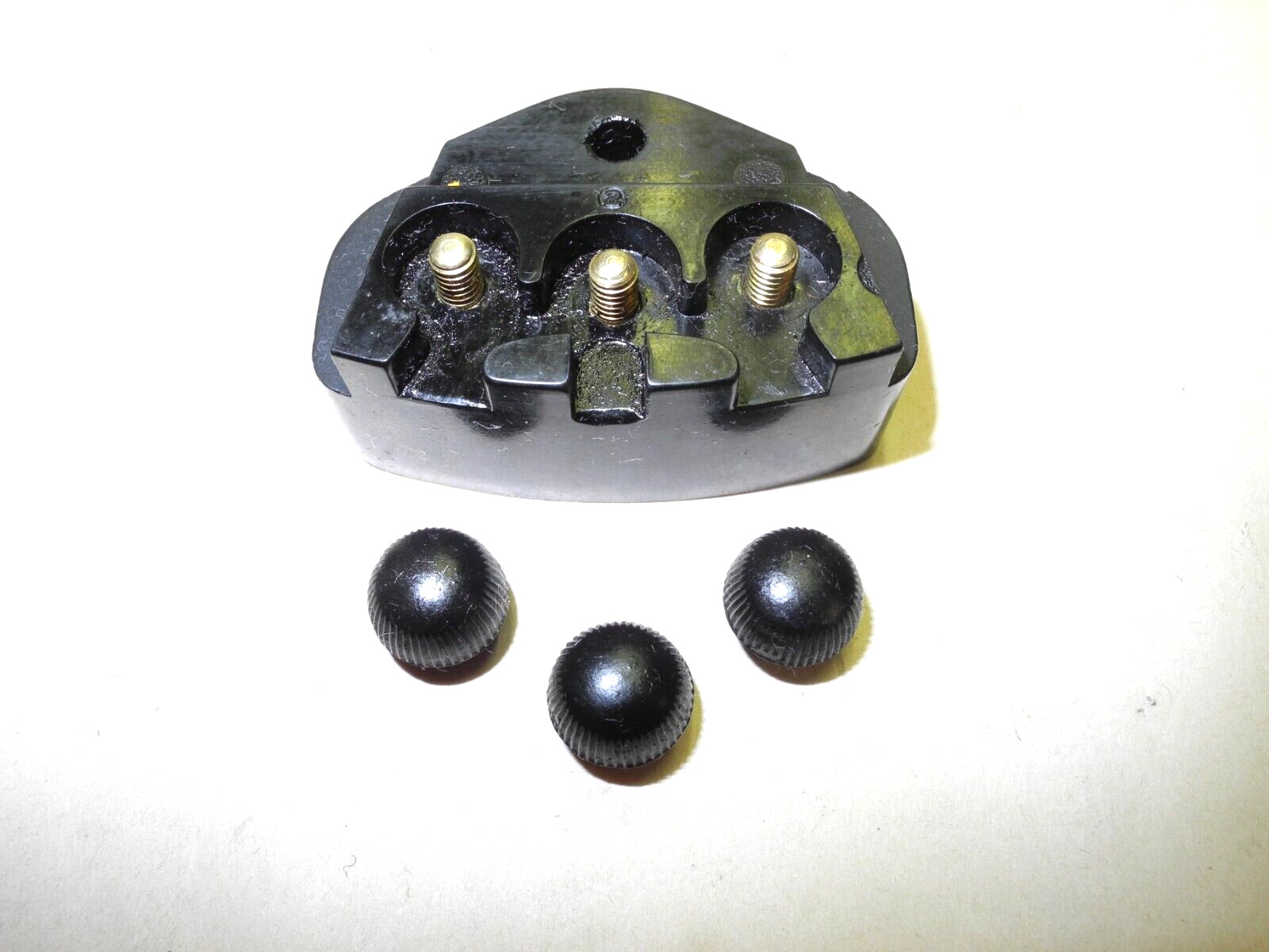 VINTAGE SINGER SEWING MACHINE MALE 3 PIN TERMINAL BODY BLOCK, BAKELITE, CLEAN