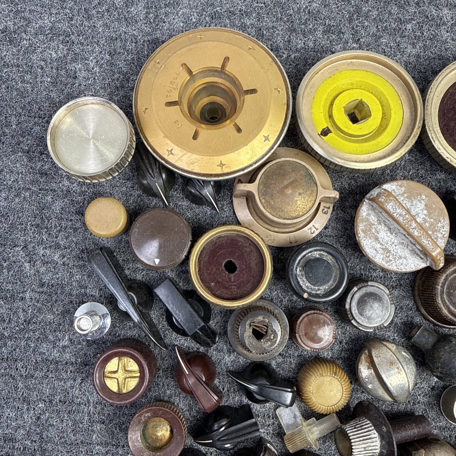 50+ Vintage Radio / TV / Equipment Knobs Used Midcentury Plastic Bakelite LOT