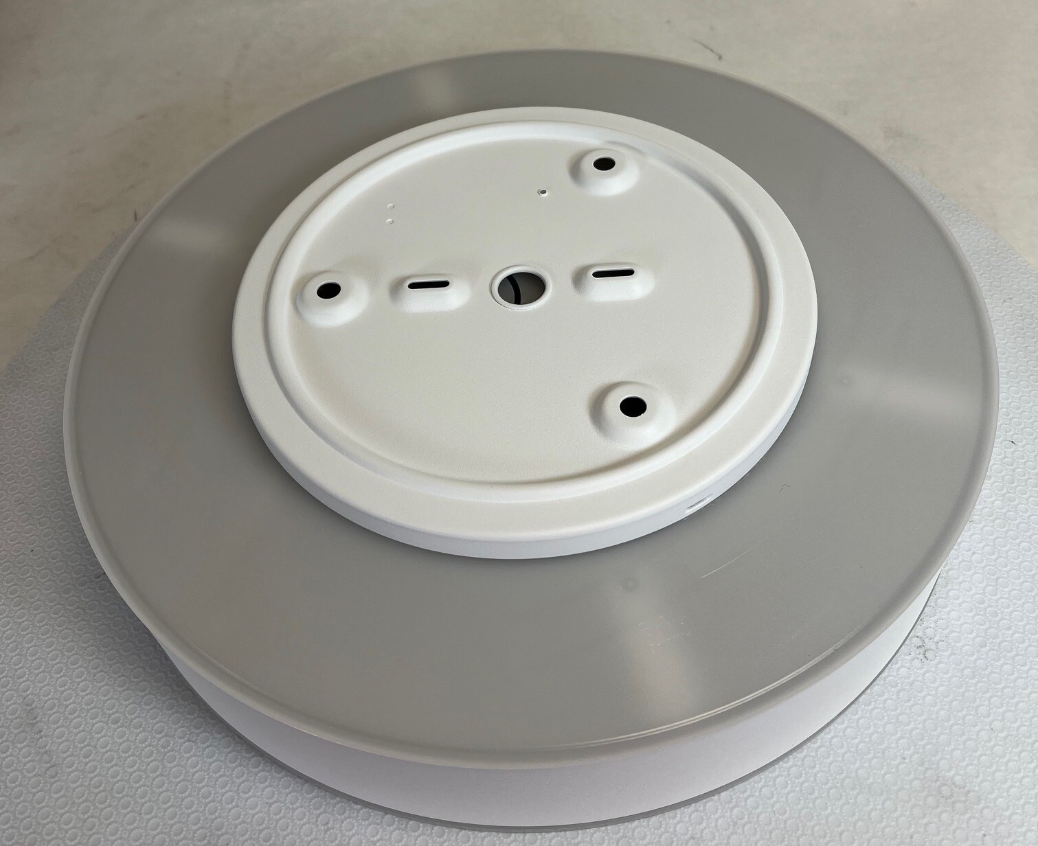 Philips Hue Infuse Medium Ceiling Lamp, White - White and Color Ambiance