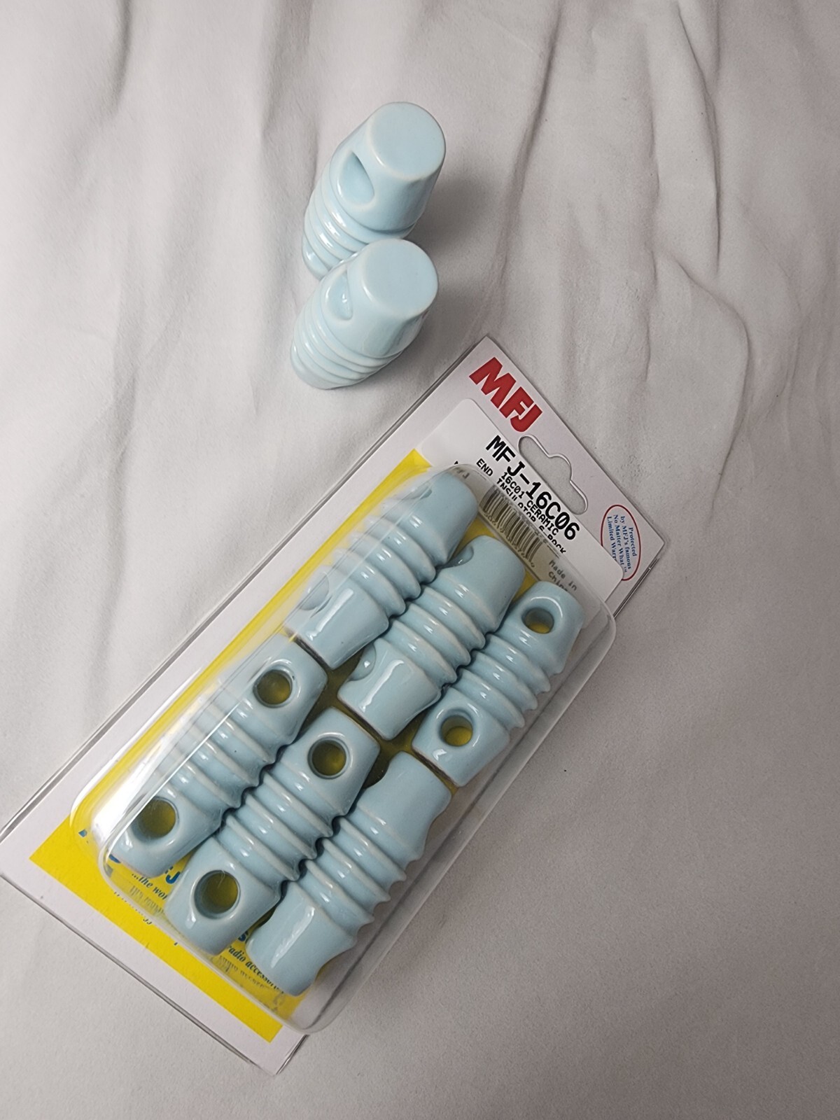 MFJ-16C06, 6-Pack Real Glazed Ceramic "DOG BONE" Antenna Insulator