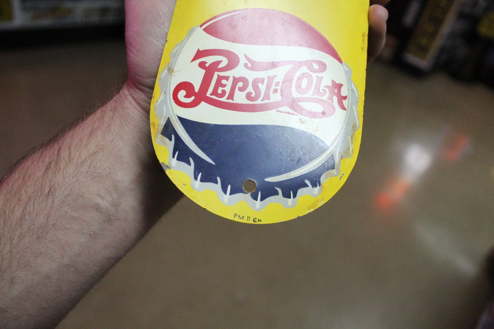 RARE 1950s PRENEZ UN PEPSI COLA STAMPED PAINTED METAL DOOR SIGN POP SODA COKE