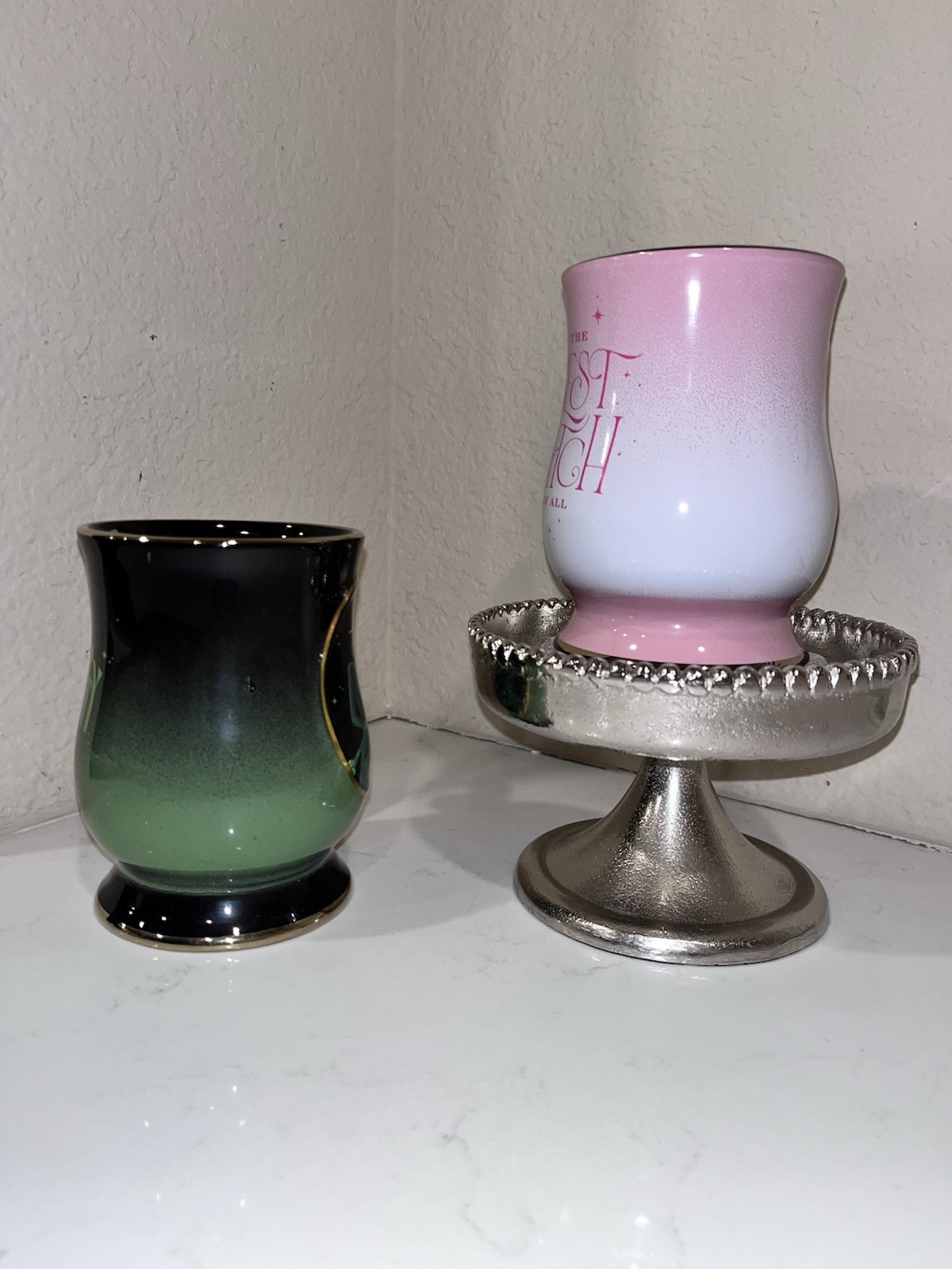2-NWT Wicked Coffee/tea Green, Pink With Gold Handle Mug Set