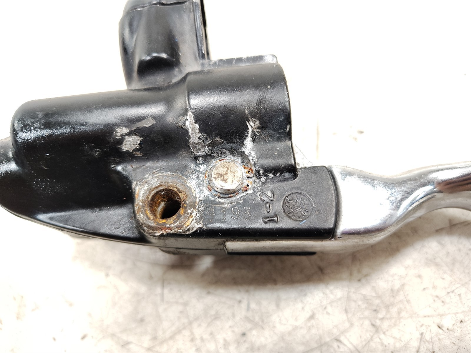 1999 Harley EVO FXDL Dyna Low Rider Front Brake Master Cylinder 11/16