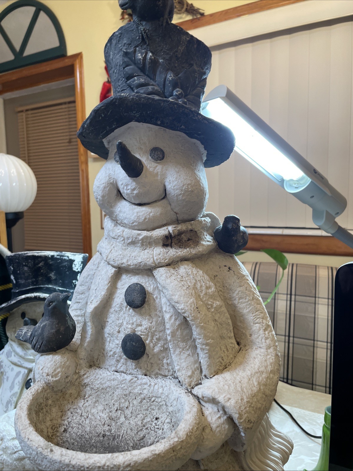 Christmas Snowman Bird Feeders Black Birds Fiberglass Mix Materials Beautiful 2