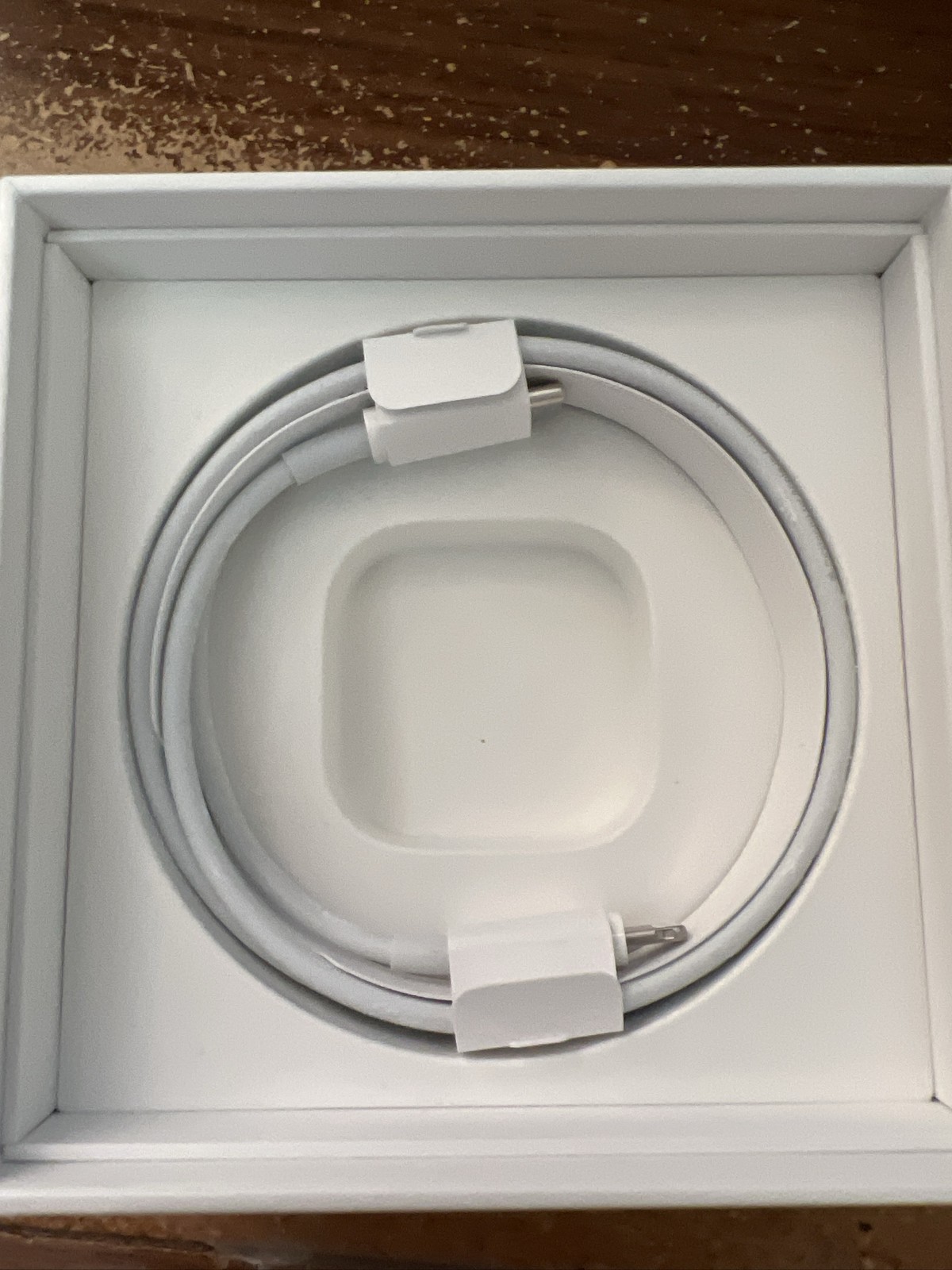 Apple AirPods Pro 2nd Gen MagSafe Charging Case USB-lighting cable White