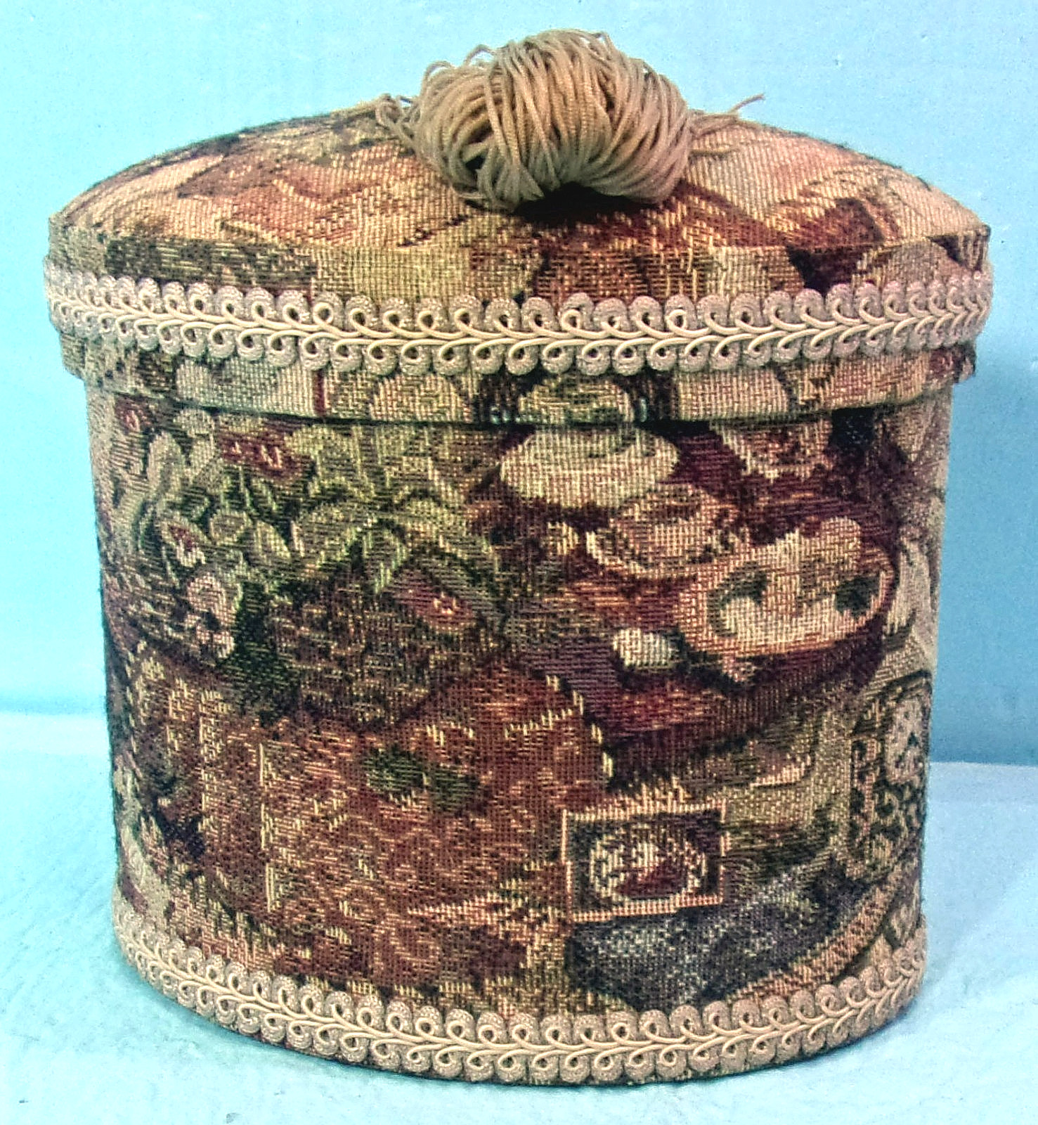 TAPESTRY CLOTH FABRIC COVERED OVAL STORAGE BOX w/PADDED LID & TASSEL