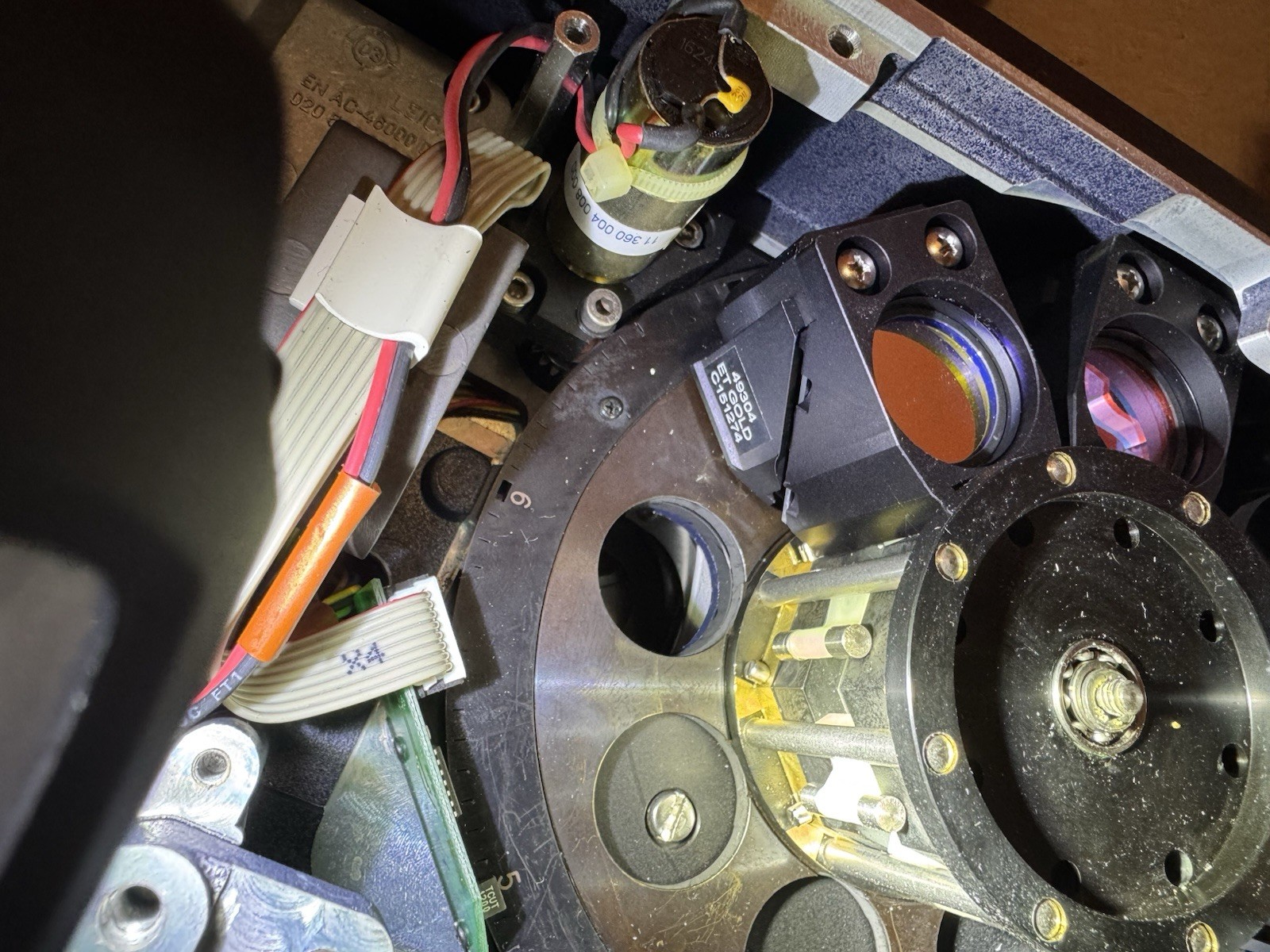 Leica 5000B with four Fluorescence Filter Cubes