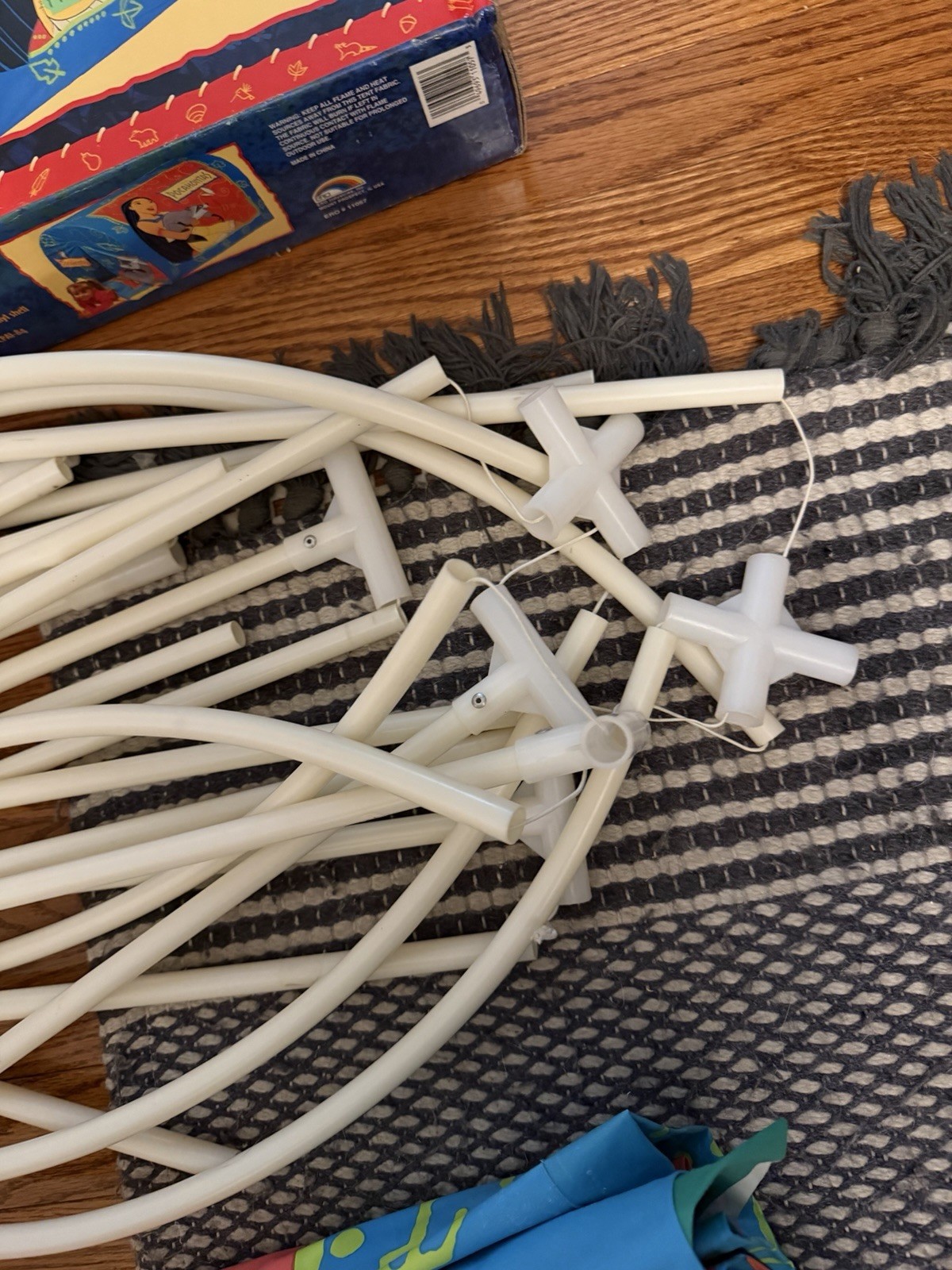 RARE Vtg Disney Pocahontas Vinyl Slumber Kids Play House Camp Tent 40x30x44 Used