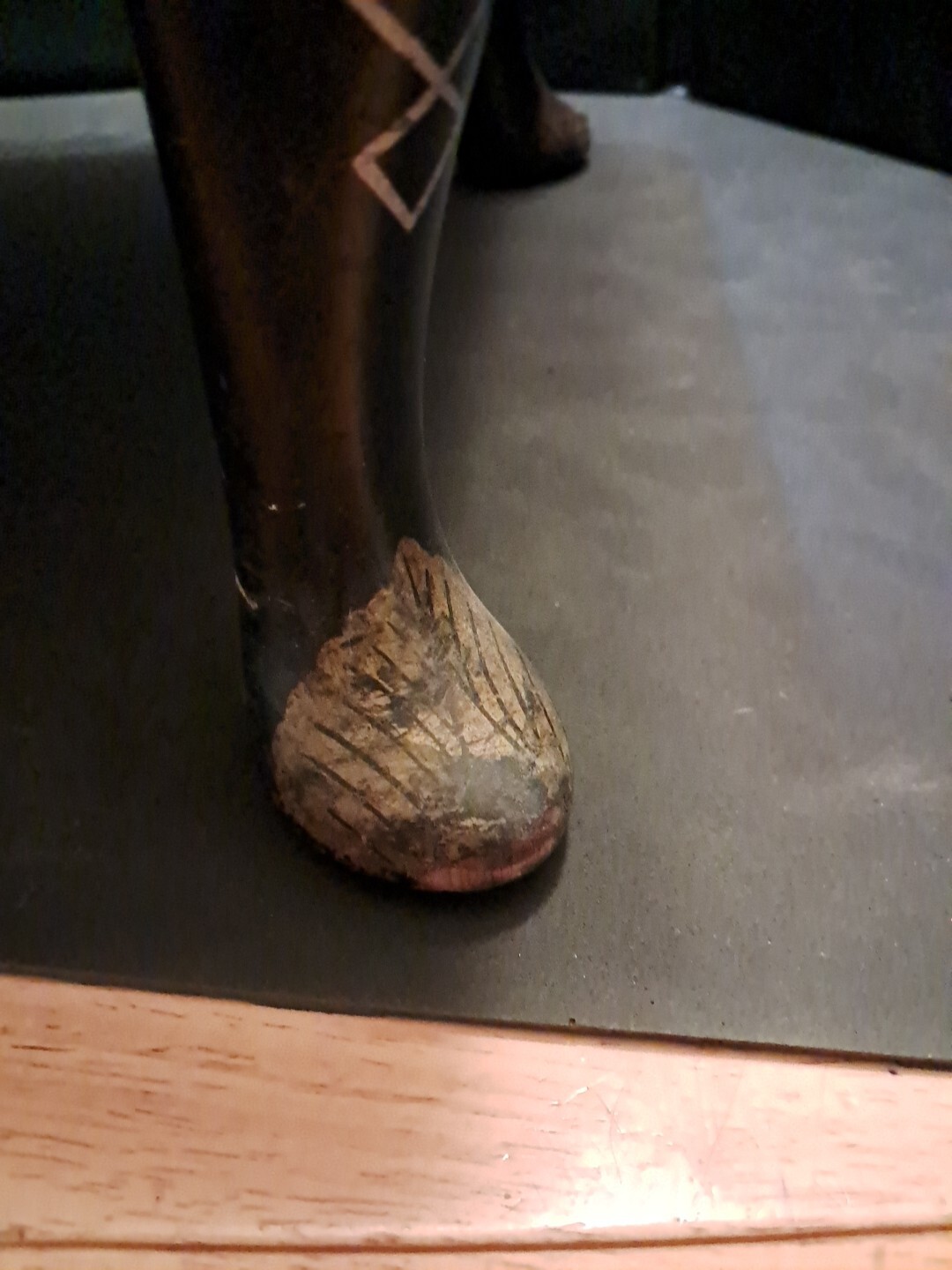 VINTAGE NEEDLEPOINT FLORAL DESIGN TOP WITH HAND PAINTED LEGS FOOTSTOOL