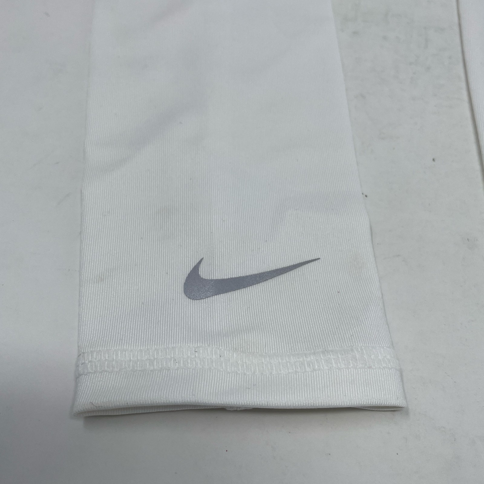 Nike Lightweight Running Arm Sleeves S/M White/Silver Pair