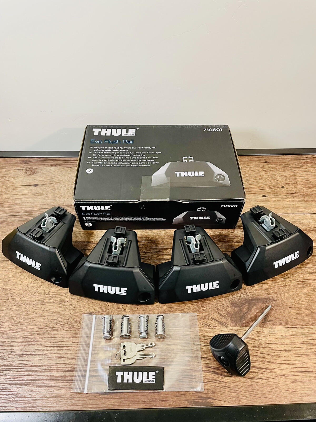 Thule Evo Flush Rail Foot Pack 710601 + Thule Metal Lock Set (Free 74.95$ Value)
