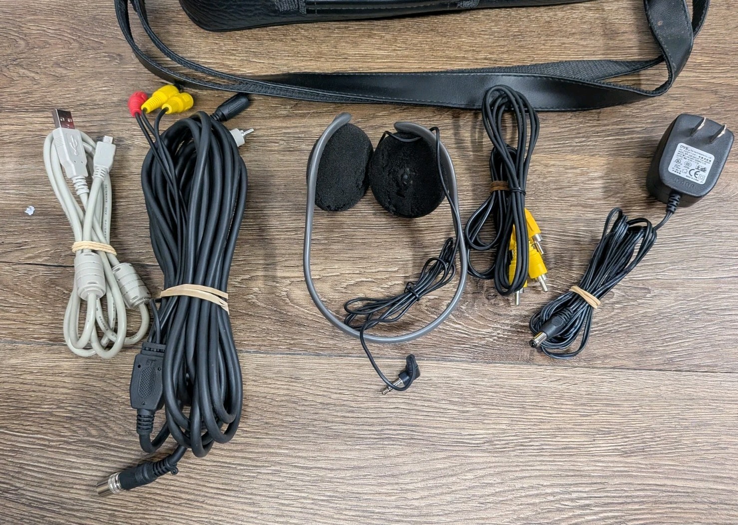 WOW! Magic Sing ED-8000 2005 Tagalog Karaoke Mic in Case with Cables - Tested