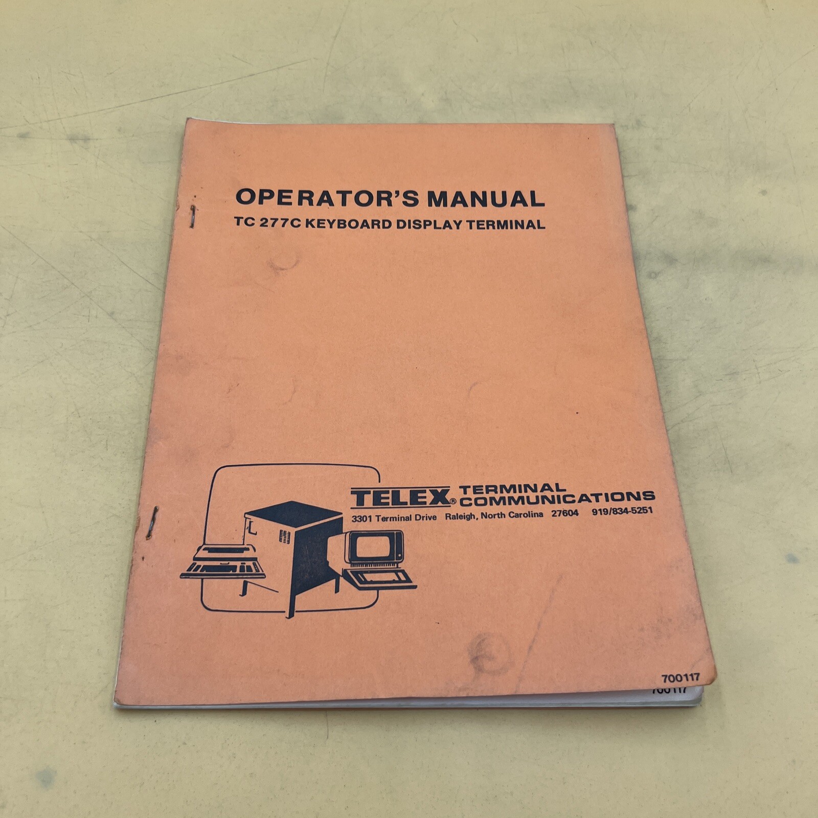 Telex Terminal Communications TC 277C Keyboard Display Terminal Operators Manual