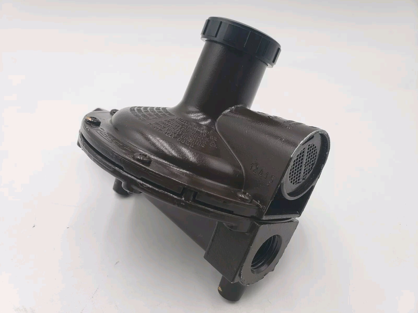 LB White Propane Regulator LP 11" WC 2nd Stage Vent Over Outlet 550-06553 3/4"