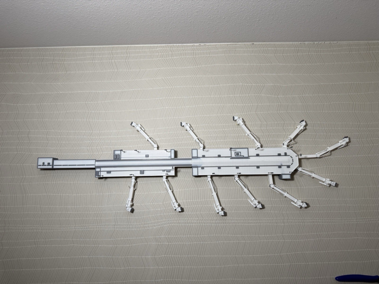 1:400 Model Airport Domestic Terminal w Functional Jet bridges (11)