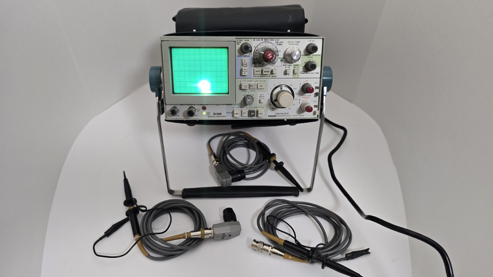 Sony Tektronix 335 Oscilloscope - Dual trace 35MHz small portable W/3 Probes