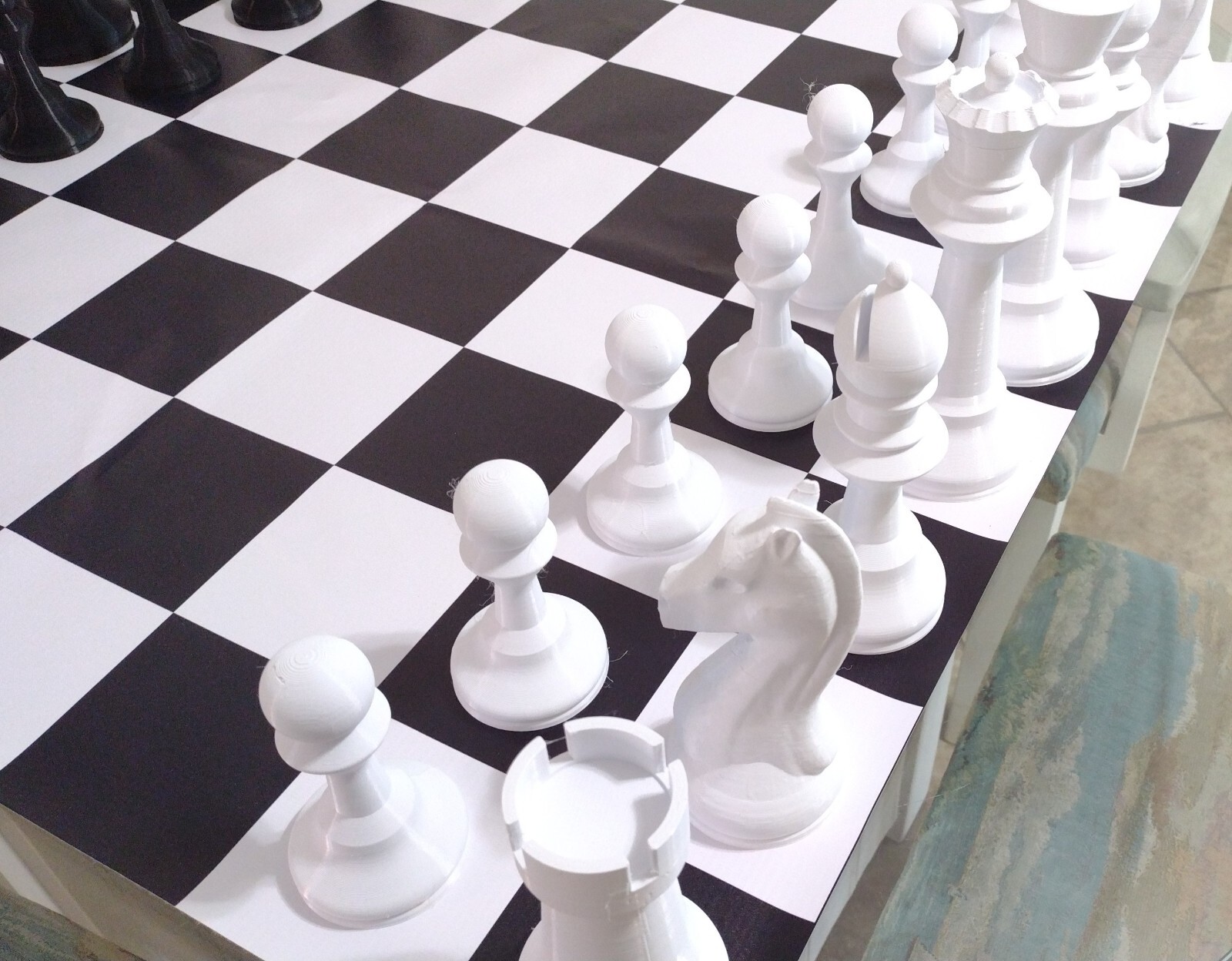 Giant 8 Inch High Chess Set With 8-1/2" High Kings Indoor Outdoor