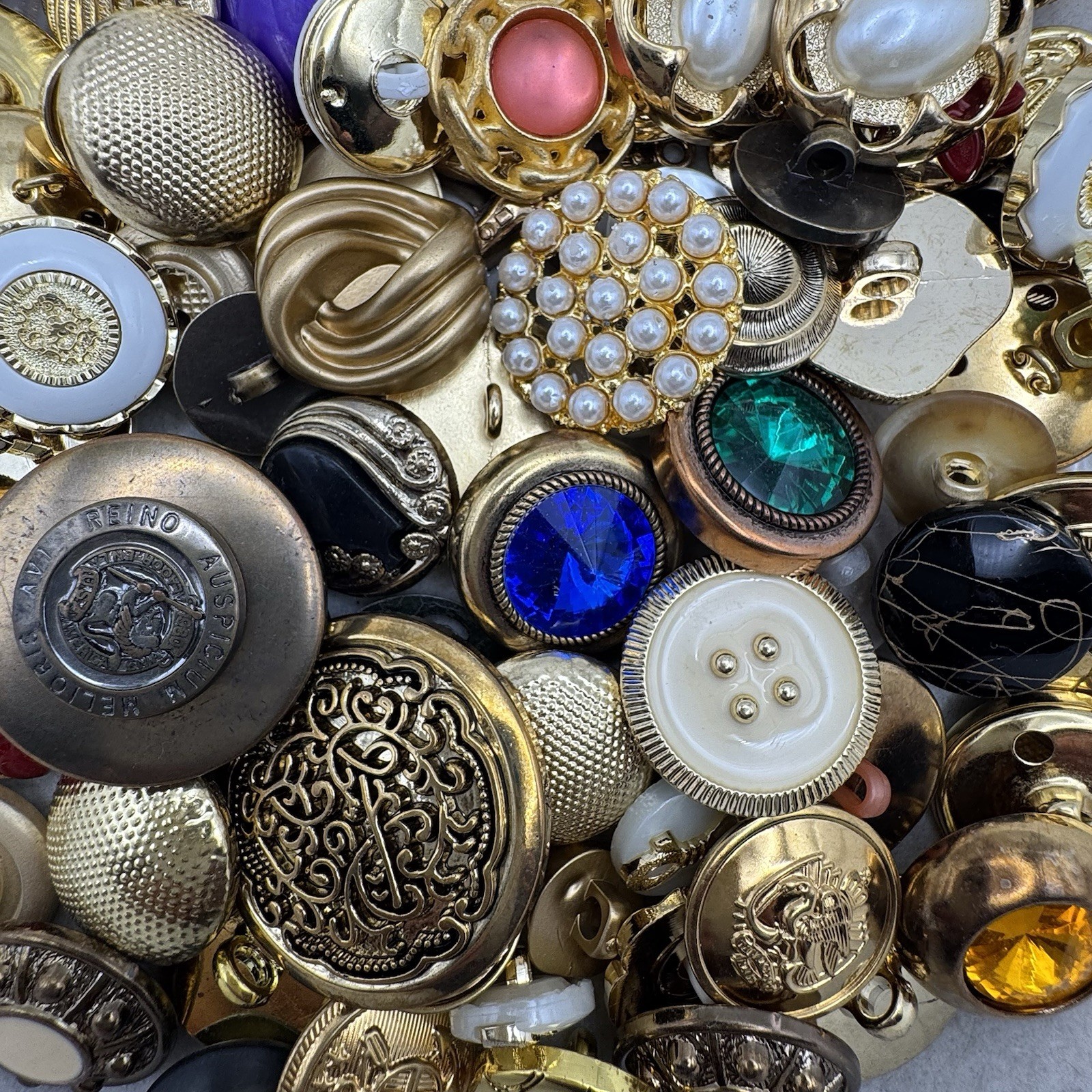 VIP Premium MIXED LOT All Kinds Of GOLD & ANTIQUE GOLD Buttons All Sizes