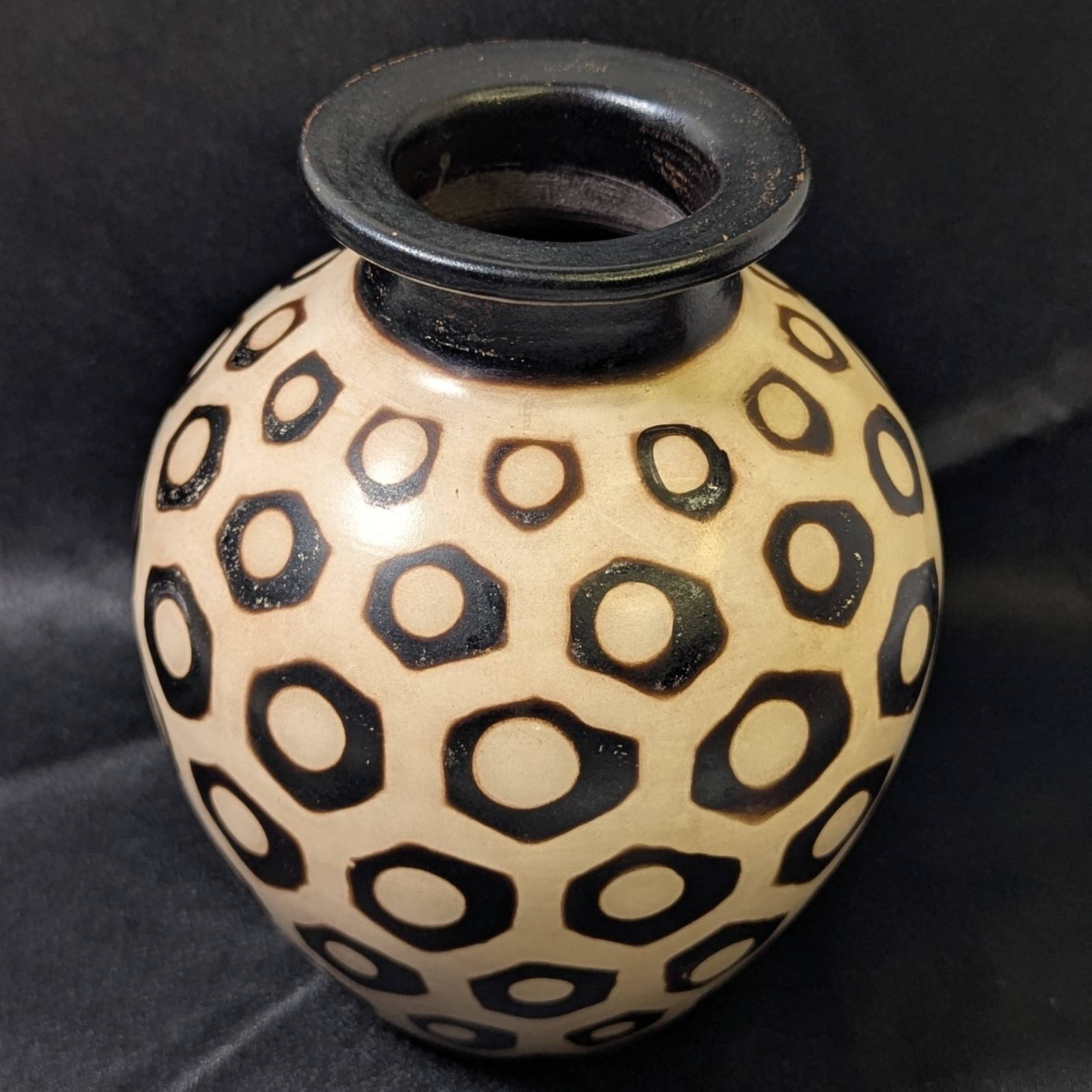 Segundo Carmen Chulucanas Peru Art Pottery Vase Signed Geometric Black Cream 6"