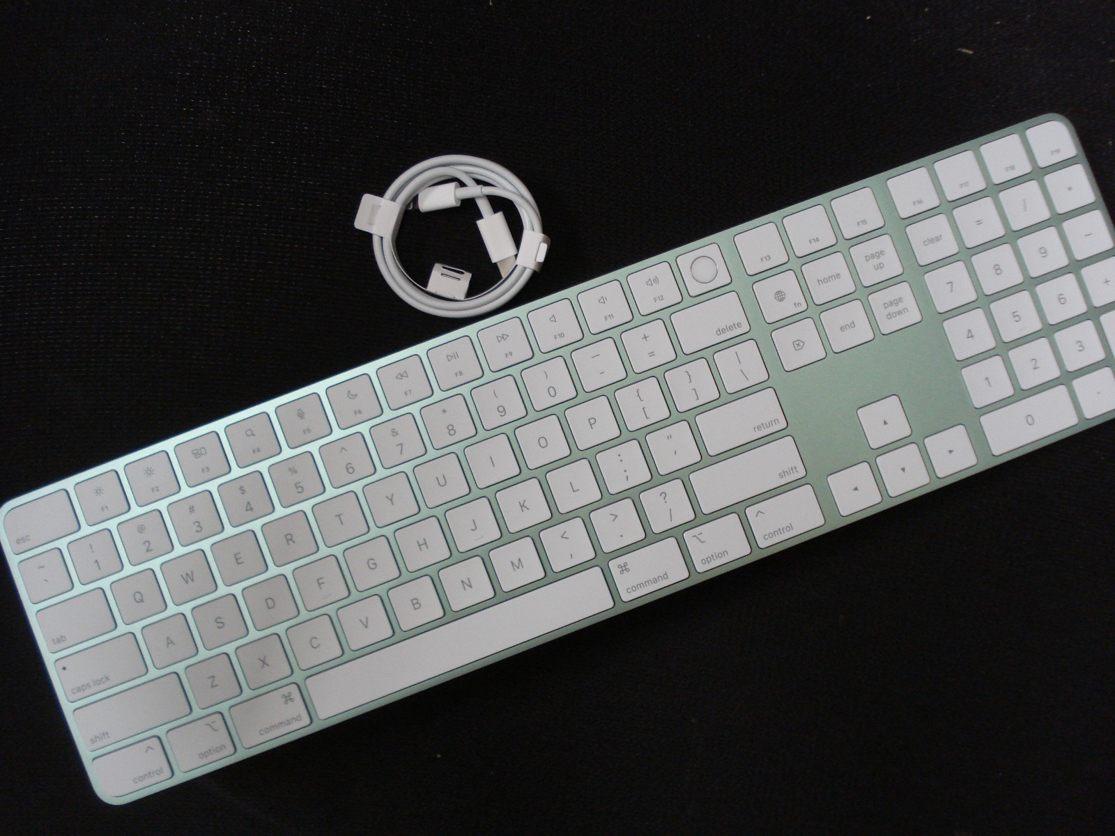 NEW Apple Magic Keyboard W/Touch ID & Numeric Keypad A2520 MMMR3LL/A GREEN