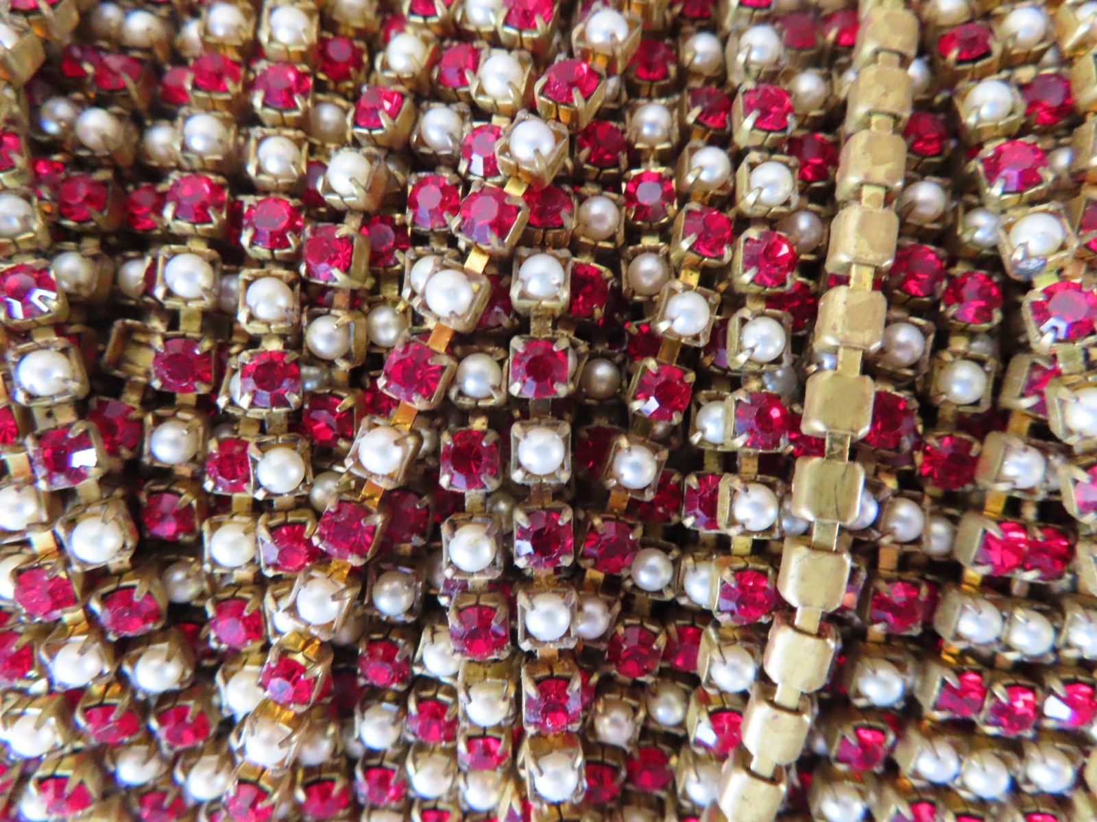 3 Ft. Swarovski Rhinestone chain 24pp Siam Ruby, round pearl/Brass.