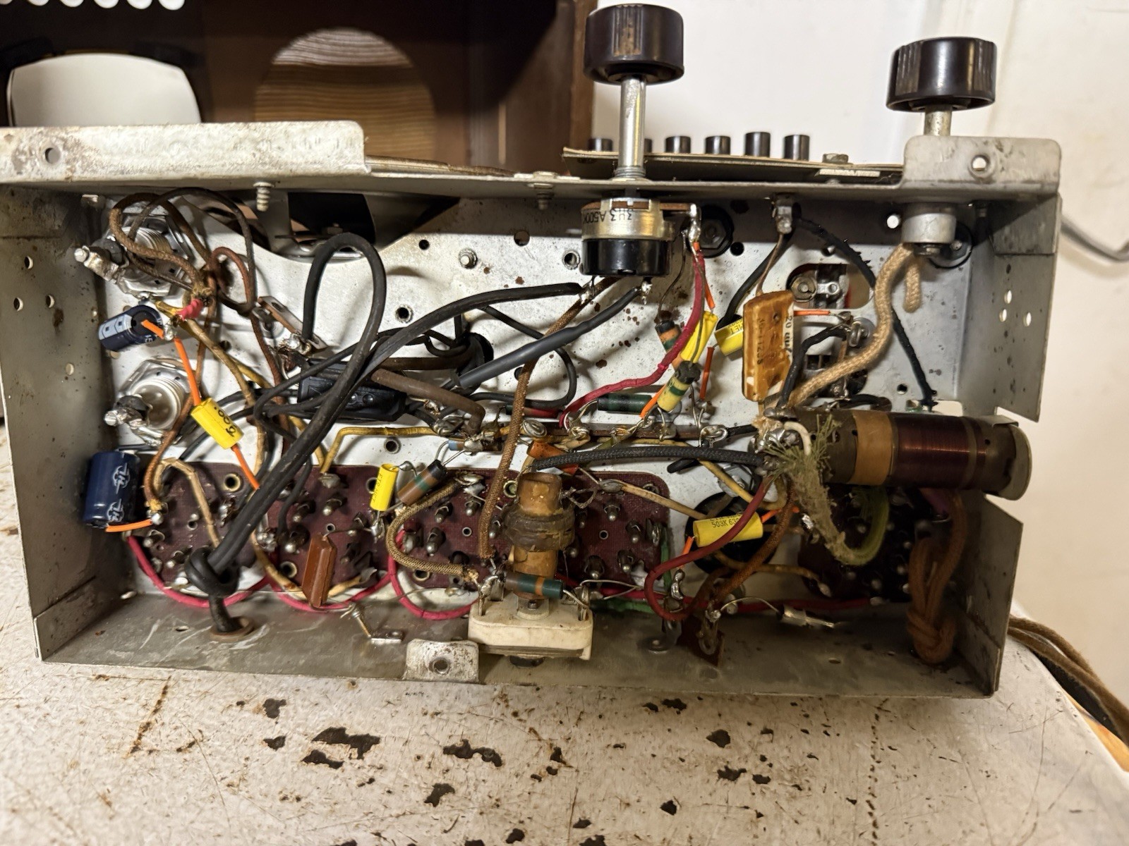 1939 PHILCO Radio model 39-7 push button tube wood tabletop