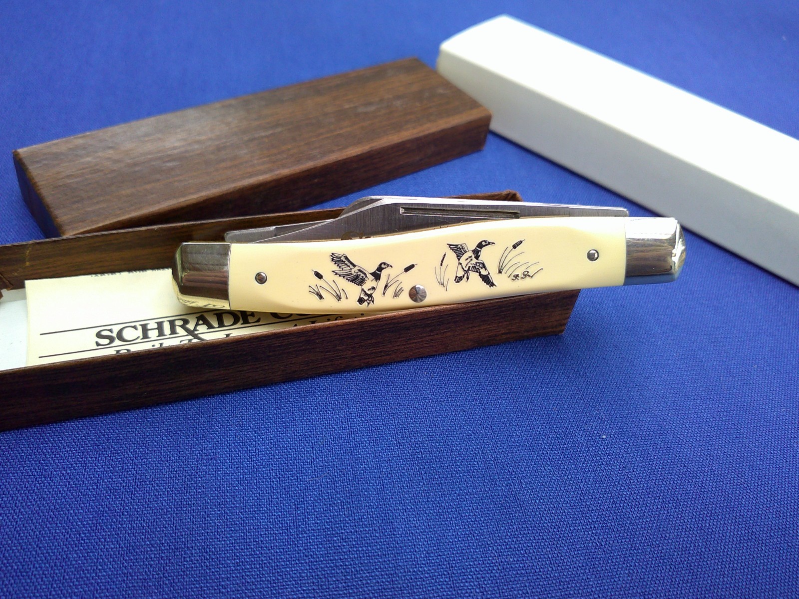 Vintage Schrade Scrimshaw SC505 3 Blade Pocket Knife New in Box Two Ducks Mint