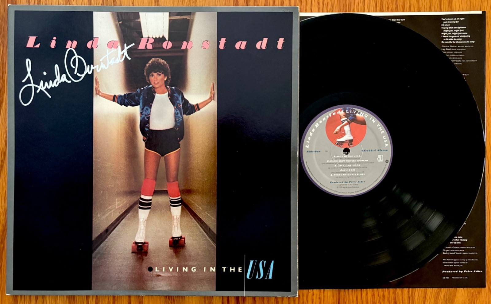 LINDA RONSTADT Signed LIVING IN THE USA Promo/DJ Album~Near Mint~Sex Symbol