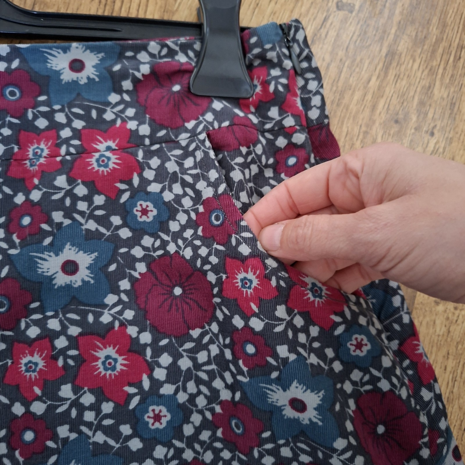 Seasalt Cornwall White Sands ladies Needlecord Skirt Size 10 Vgc Pink/teal/Grey